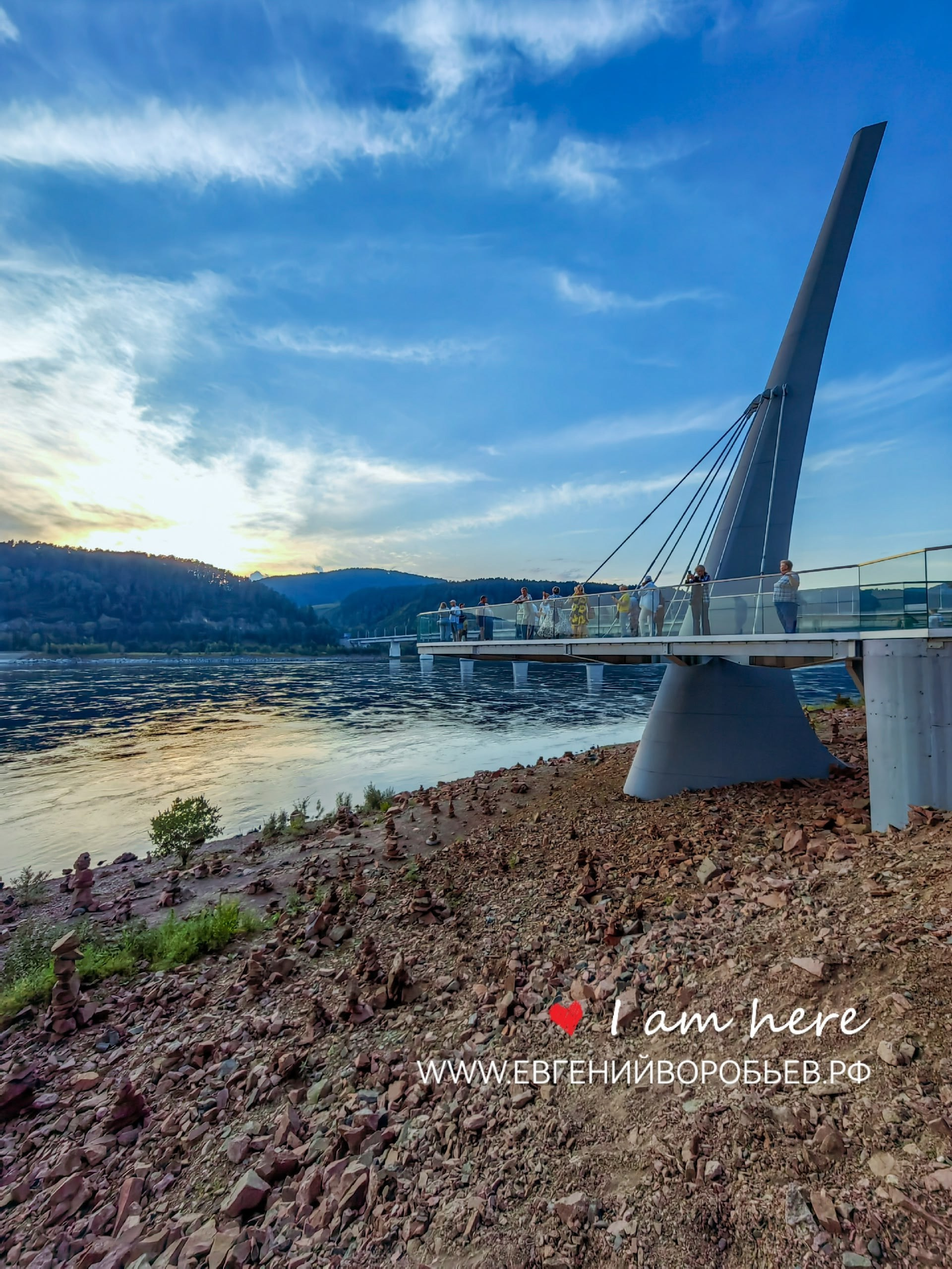 Смотровая площадка Красноярская ГЭС индивидуальный тур Красноярск экскурсии фото интересные места что посмотреть куда сходить что посетить достопримечательности Красноярска фототур фотосессия аренда кабриолета аренда микроавтобуса трансфер цена заказать экскурсию программа маршрут смотровые площадки видовые красивые места Национальный парк заповедник Столбы Дивногорск Красноярская ГЭС путешествие туристический маршрут место силы Часовня Параскевы Пятницы Коммунальный мост остров Татышев Бобровый лог Николаевская сопка набережная Енисея село Овсянка музей Астафьева Караульная гора Виноградовский мост гид экскурсовод индивидуальная экскурсия фотосъемка виды на Енисей фанпарк Бобровый лог парк флоры и фауны Роев ручей Торгашинский хребет скала Такмак вантовый мост куда сходить цены расписание заказать онлайн экскурсионное обслуживание трансфер на комфортабельном микроавтобусе