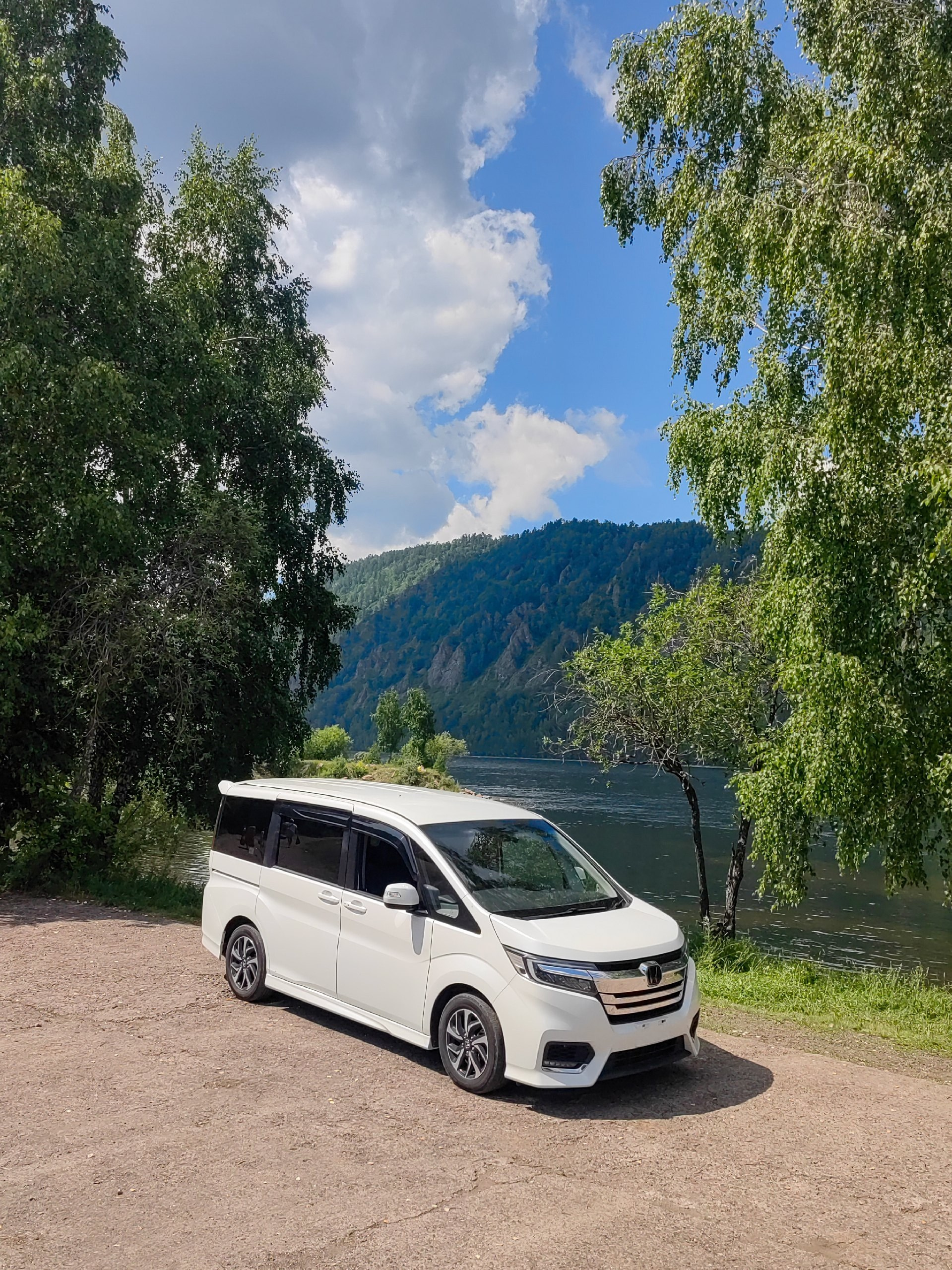 Красноярск индивидуальная экскурсия фототур гид экскурсовод интересные места достопримечательности что посмотреть куда сходить что посетить смотровые площадки видовые красивые места Национальный парк заповедник Столбы Дивногорск Красноярская ГЭС путешествие туристический маршрут место силы Часовня Параскевы Пятницы Коммунальный мост остров Татышев Бобровый лог Николаевская сопка набережная Енисея село Овсянка музей Астафьева Караульная гора Виноградовский мост виды на Енисей фанпарк Бобровый лог парк флоры и фауны Роев ручей Торгашинский хребет скала Такмак вантовый мост куда сходить цены расписание заказать онлайн экскурсионное обслуживание трансфер на комфортабельном автобусе аренда микроавтобуса трансфер цена заказать экскурсию программа маршрут фото