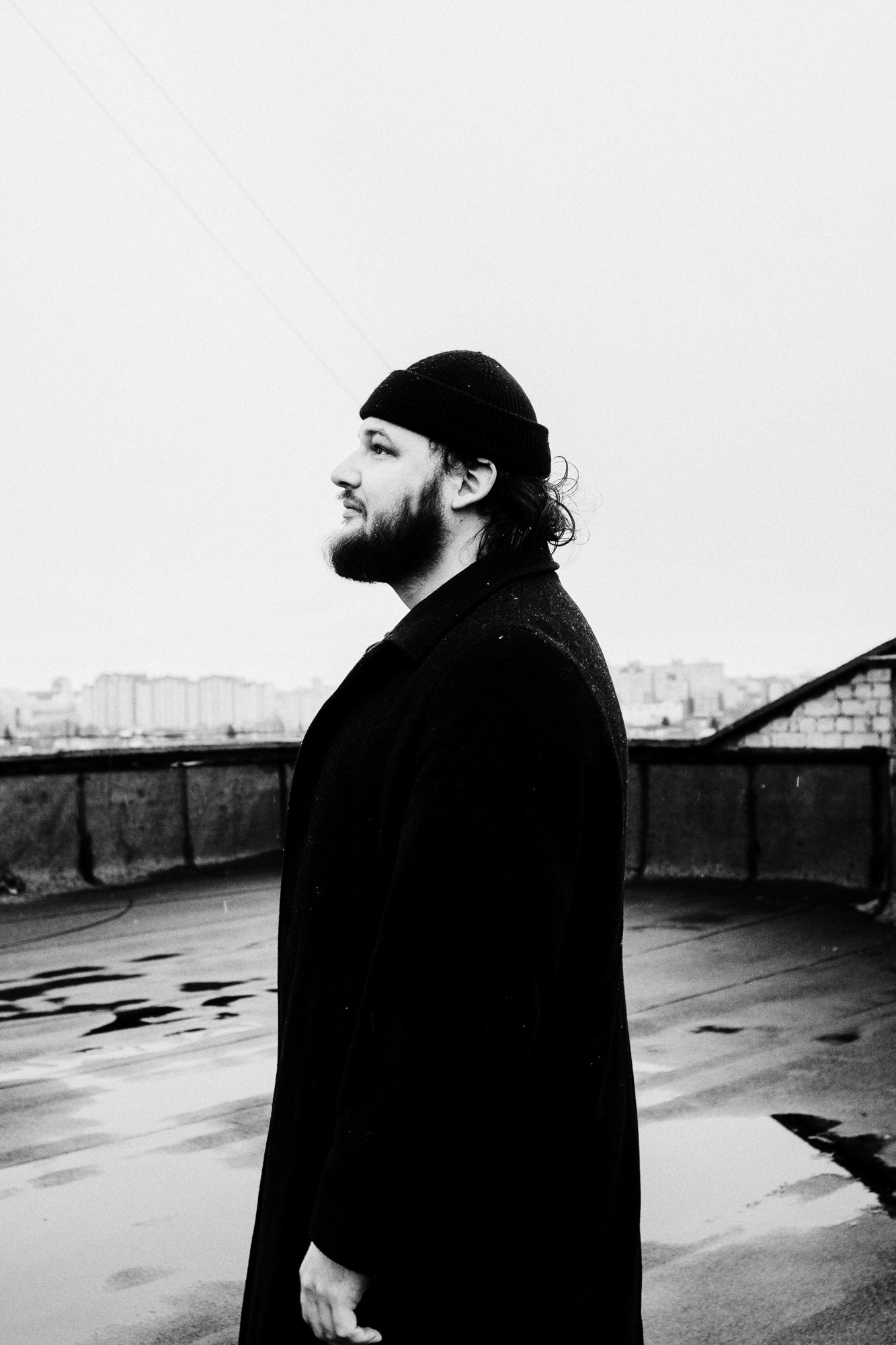 Мужской портрет на крыше в Тюмени Дарья Мустафина. Портретный фотограф Тюмень Дарья Мустафина