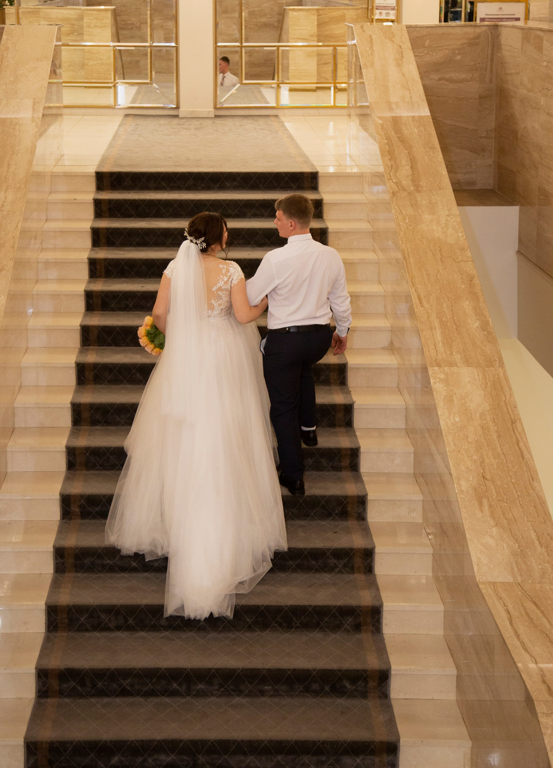 Свадебная фотосессия Андрея и Алины в Савеловском ЗАГСе. Фотосессия в студии в Москве от профессионального фотографа услуги по доступным ценам