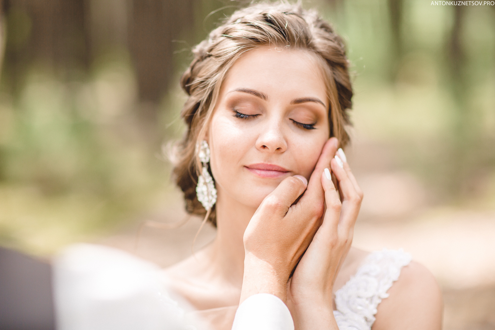 M. Creative project: morning of the bride in style Provence. Destination wedding photographer in Iceland, Spain, Italy, Greece and