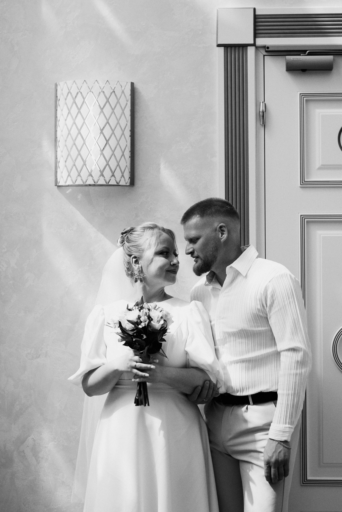 Свадебный фотограф в Тюмени — Фотосессия Павла и Марии на Набережной. Портретный фотограф Тюмень Дарья Мустафина