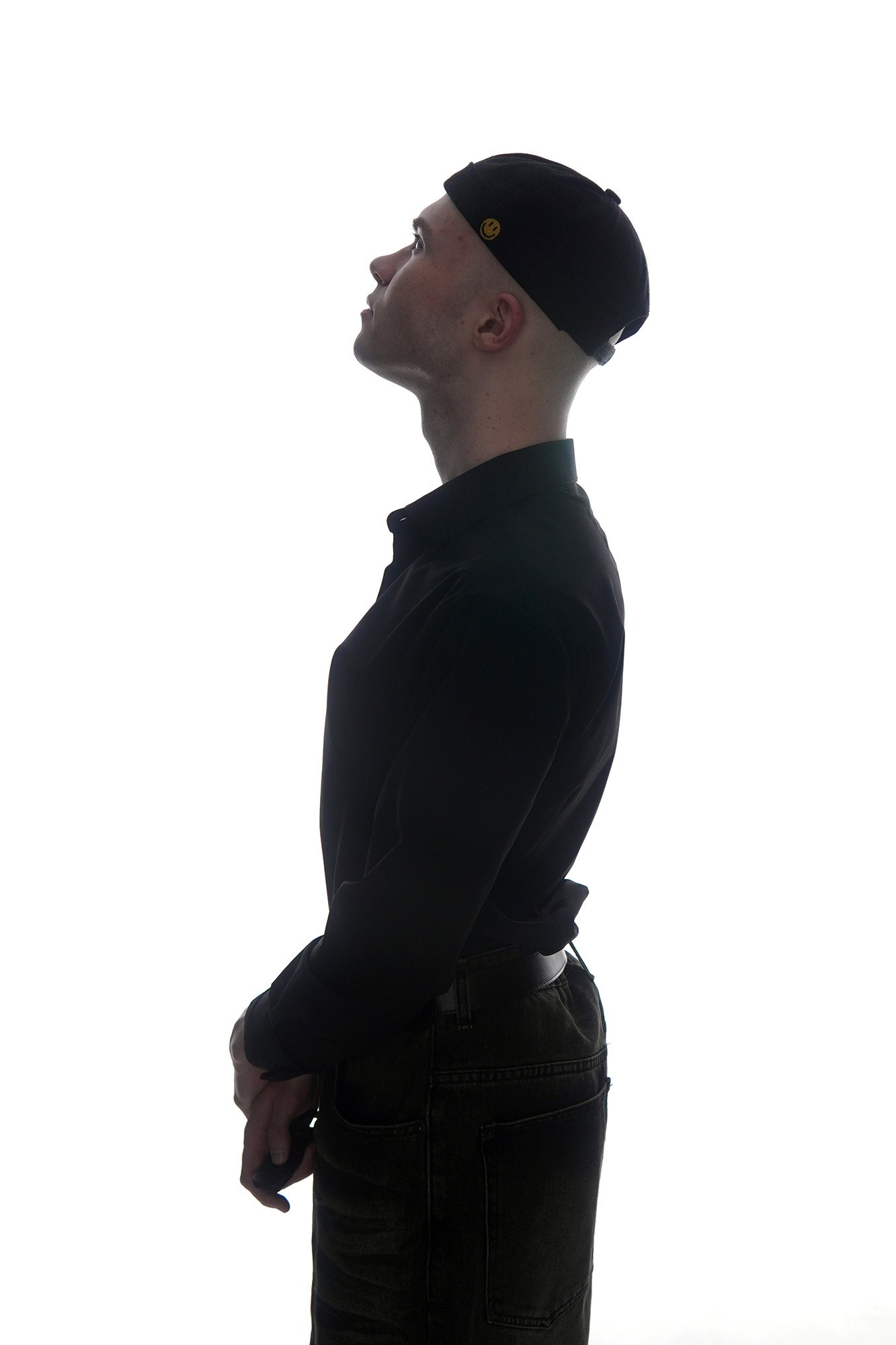 Силуэтная съемка в студии селфи. Студия автопортрета в Кирове. Студия с зеркалом без фотографа