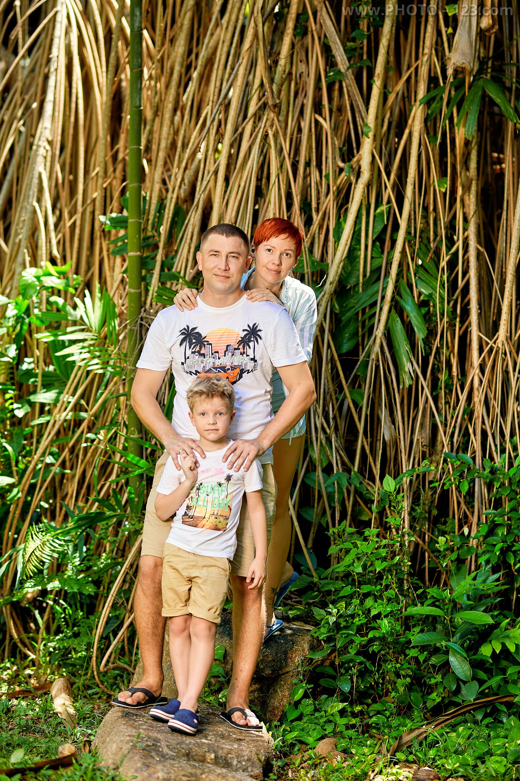 Family Photoshoot in Tropical Park & Beach. Фотограф в Нячанге: коммерческая и семейная съемка | photo-123.com
