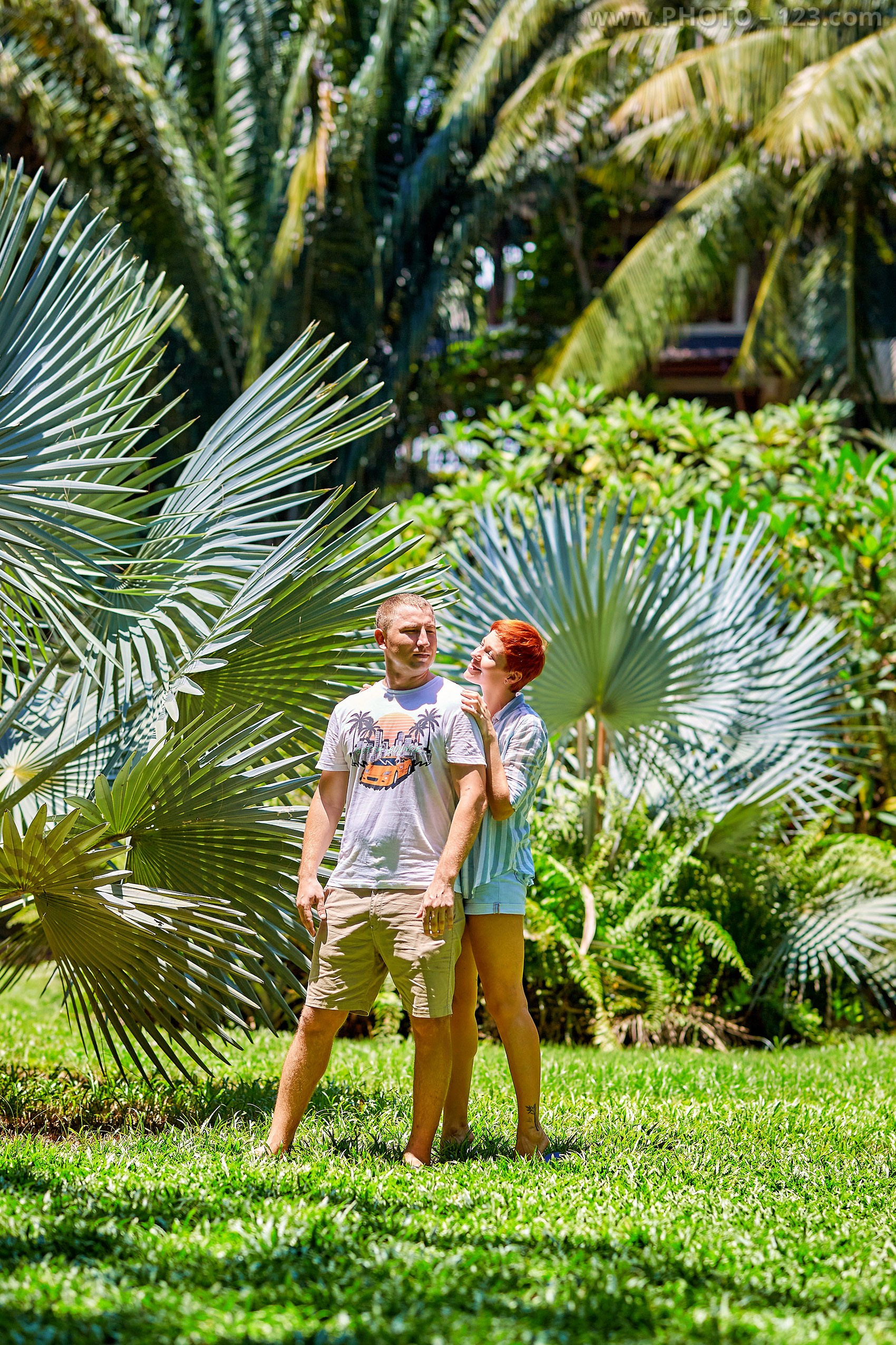 Family Photoshoot in Tropical Park & Beach. Фотограф в Нячанге: коммерческая и семейная съемка | photo-123.com