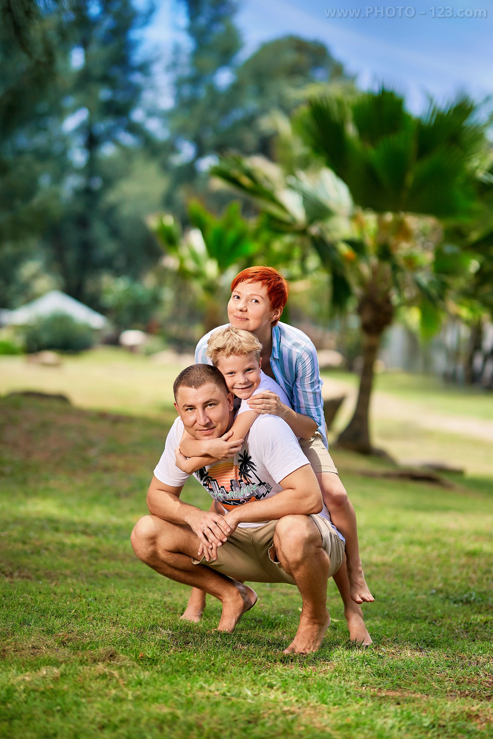 Family Photoshoot in Tropical Park & Beach. Фотограф в Нячанге: коммерческая и семейная съемка | photo-123.com
