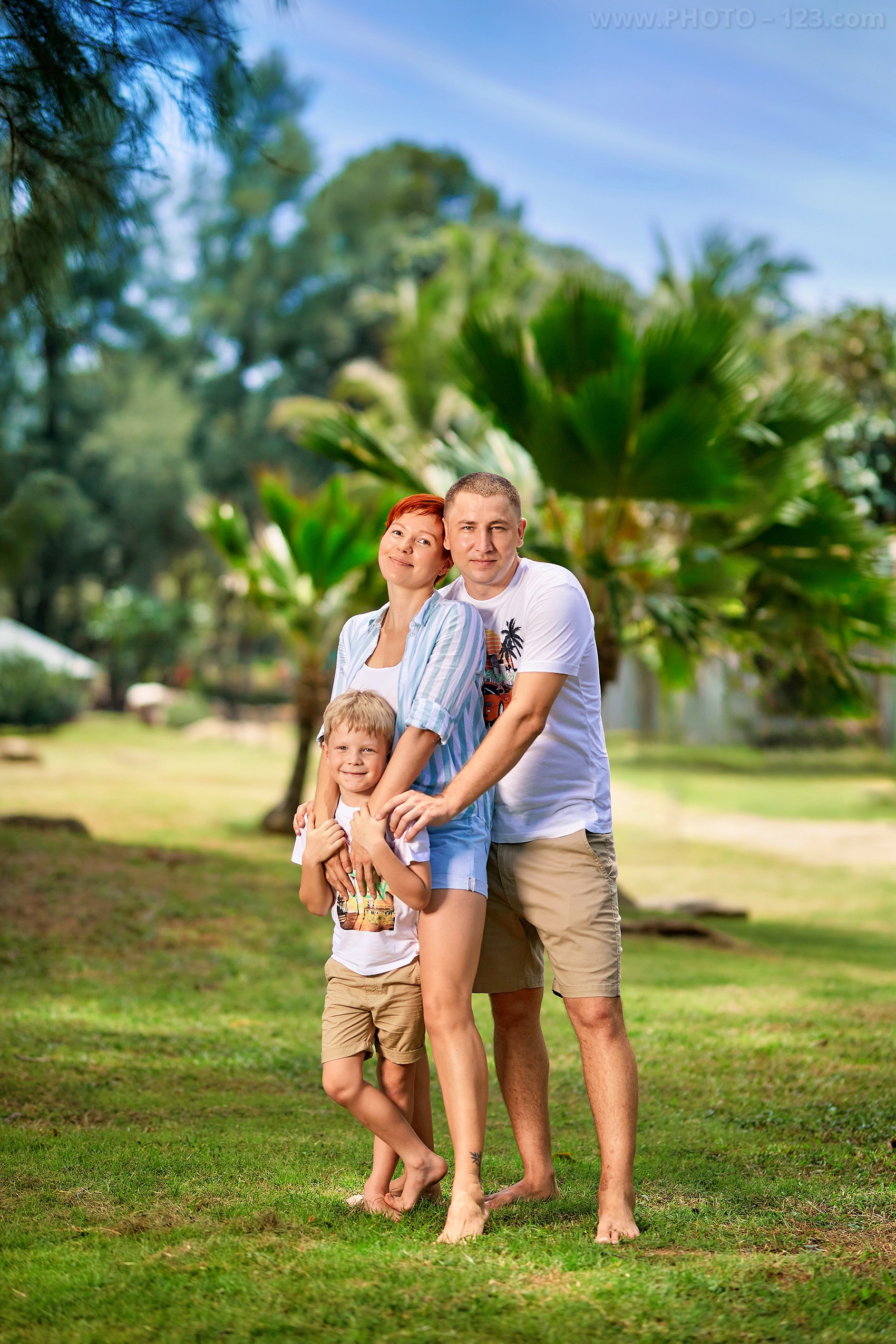 Family Photoshoot in Tropical Park & Beach. Фотограф в Нячанге: коммерческая и семейная съемка | photo-123.com