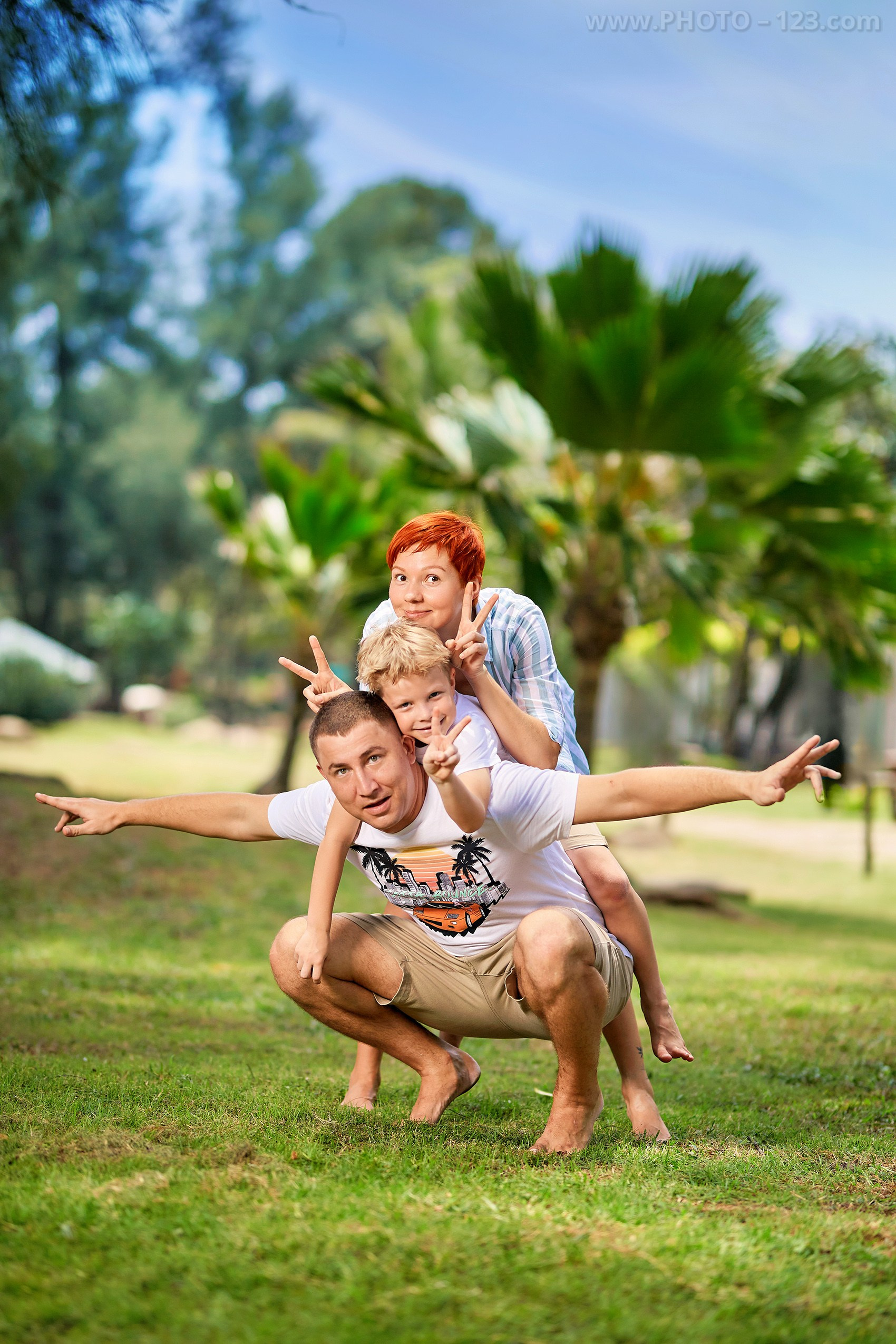 Family Photoshoot in Tropical Park & Beach. Фотограф в Нячанге: коммерческая и семейная съемка | photo-123.com