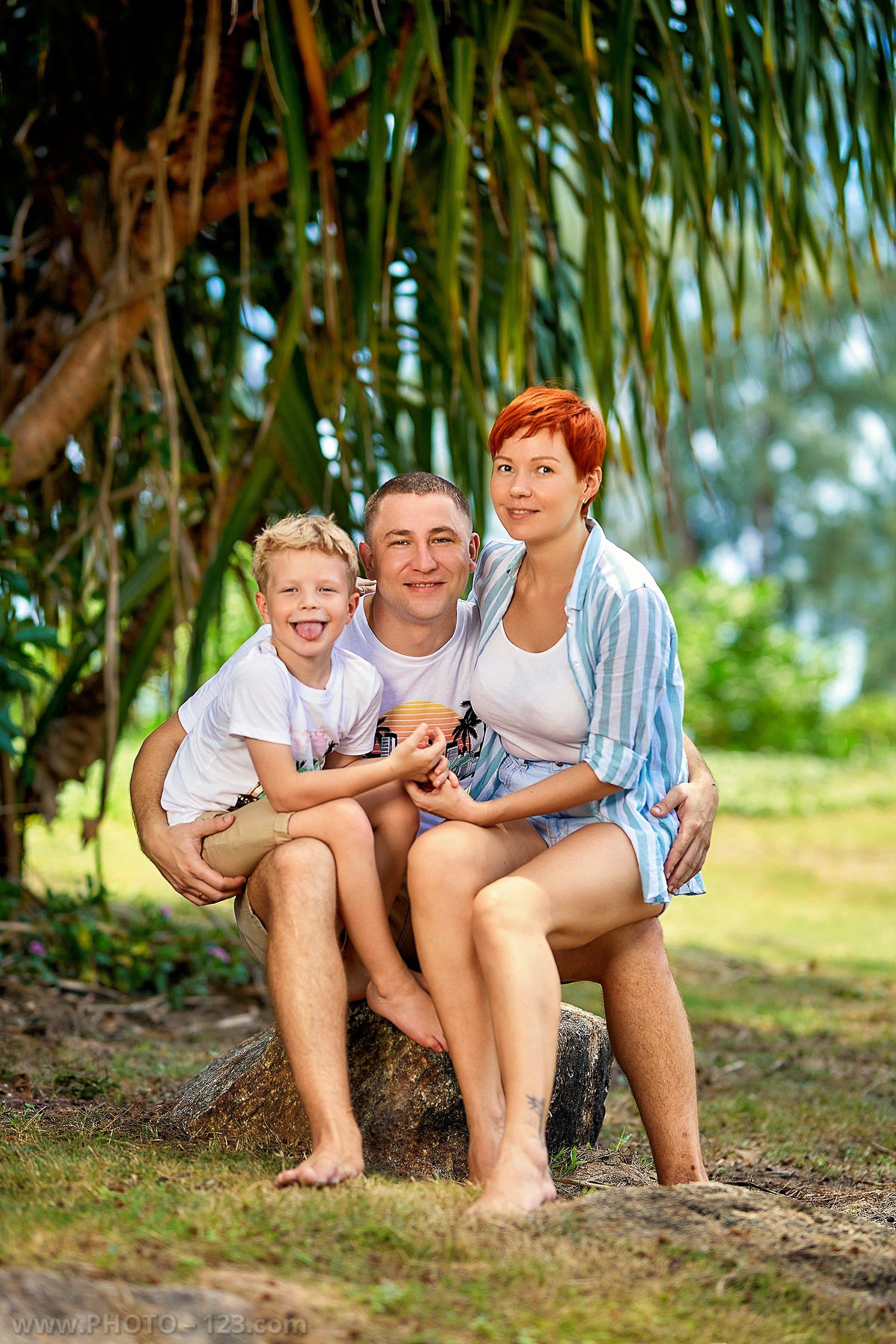 Family Photoshoot in Tropical Park & Beach. Фотограф в Нячанге: коммерческая и семейная съемка | photo-123.com