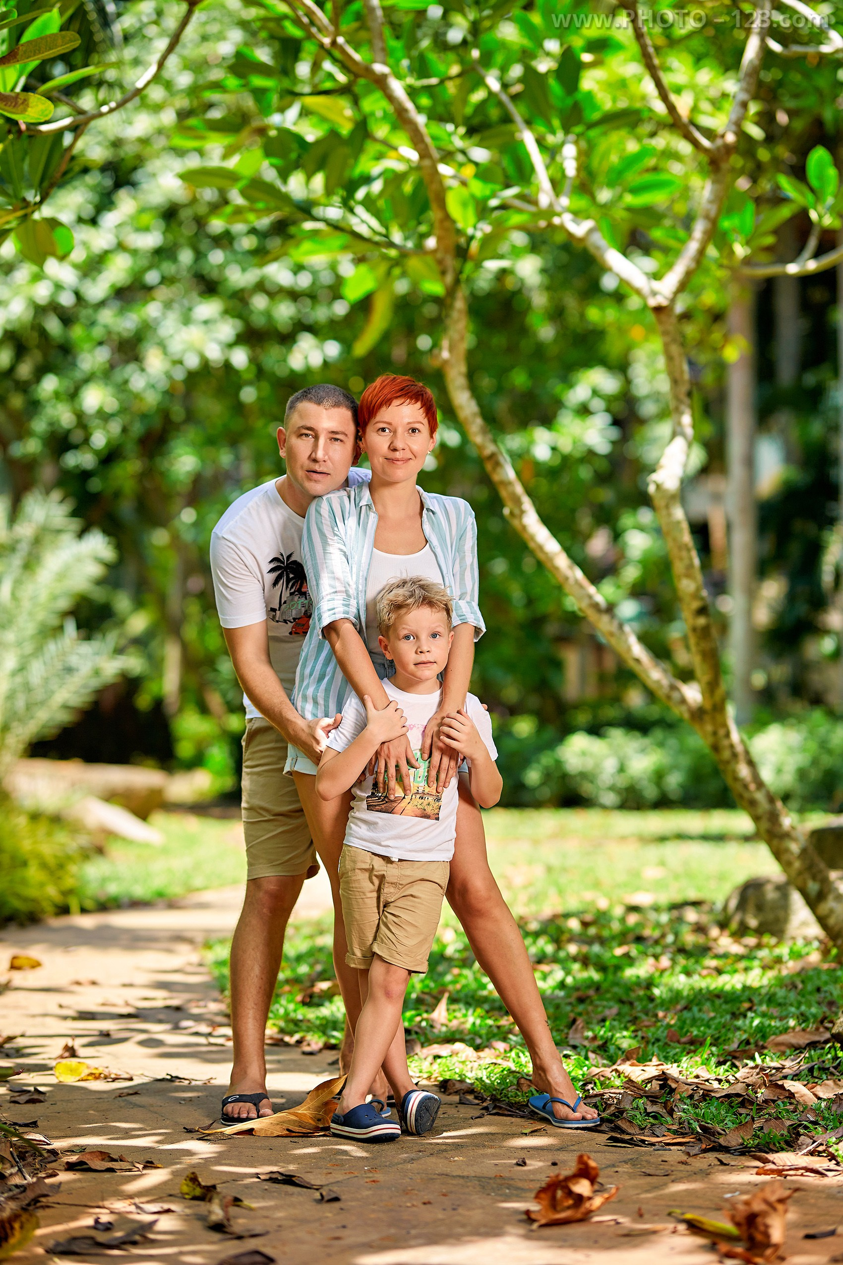 Family Photoshoot in Tropical Park & Beach. Фотограф в Нячанге: коммерческая и семейная съемка | photo-123.com