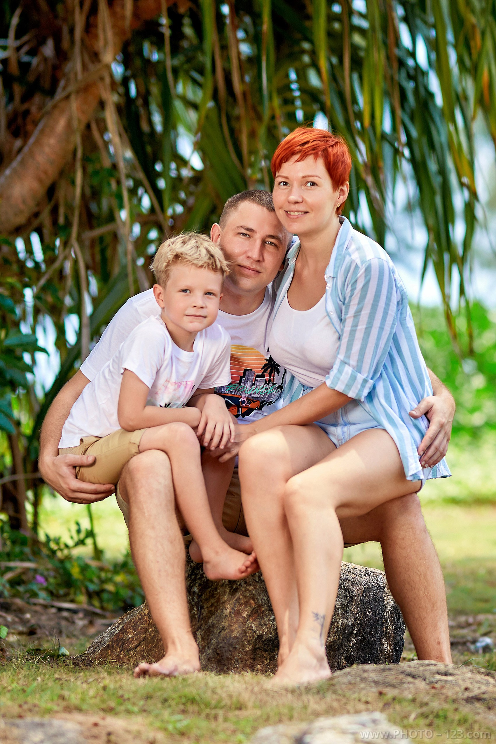 Family Photoshoot in Tropical Park & Beach. Фотограф в Нячанге: коммерческая и семейная съемка | photo-123.com