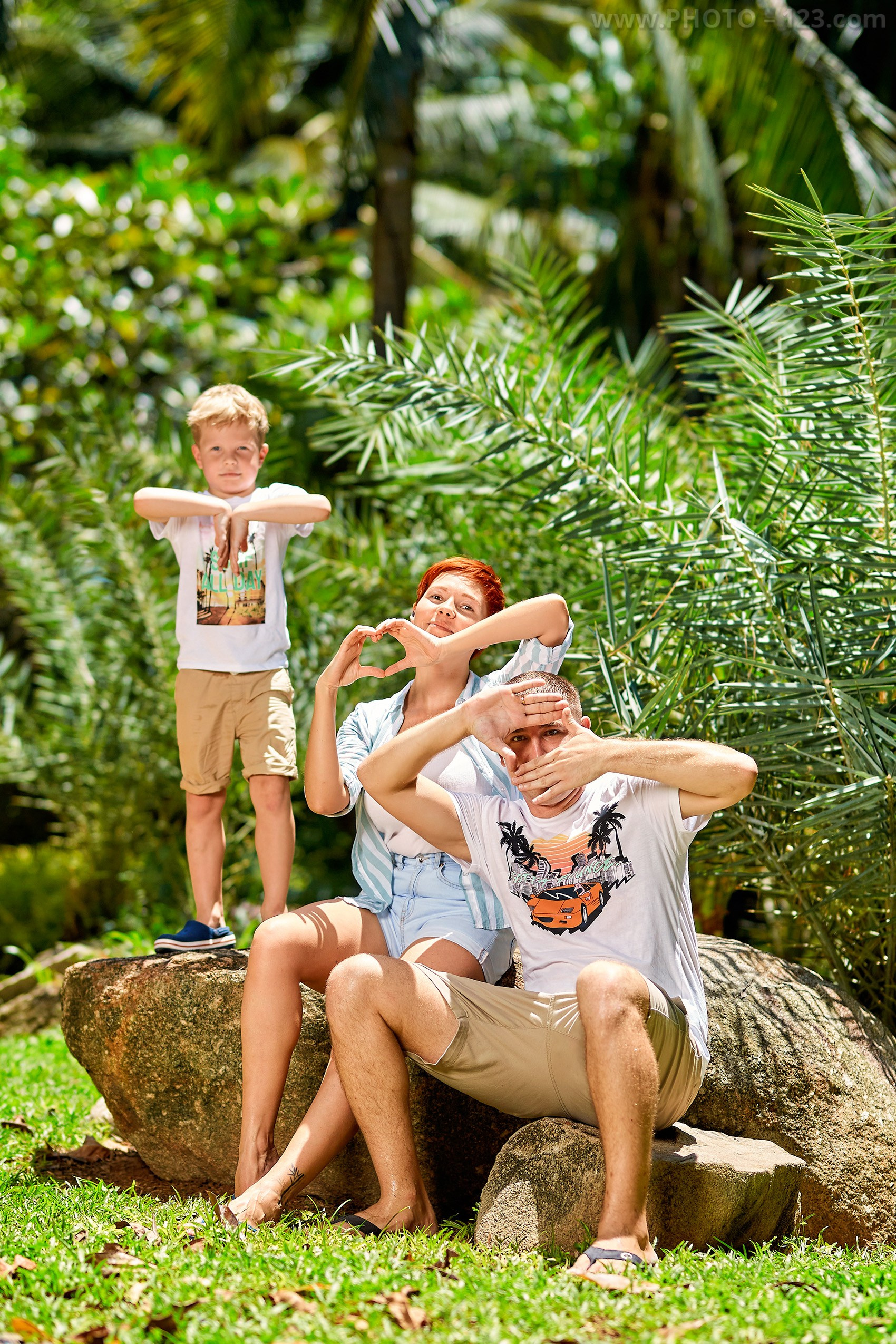 Family Photoshoot in Tropical Park & Beach. Фотограф в Нячанге: коммерческая и семейная съемка | photo-123.com
