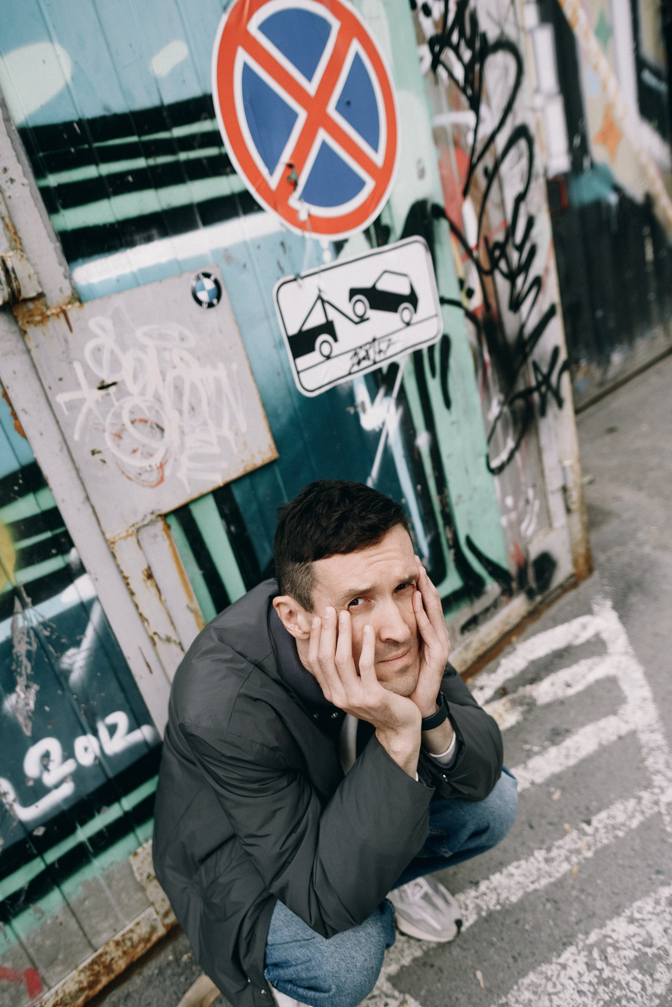 Мужская стрит-фотосессия в Тюмени | Уличный фотограф Дарья Мустафина. Портретный фотограф Тюмень Дарья Мустафина