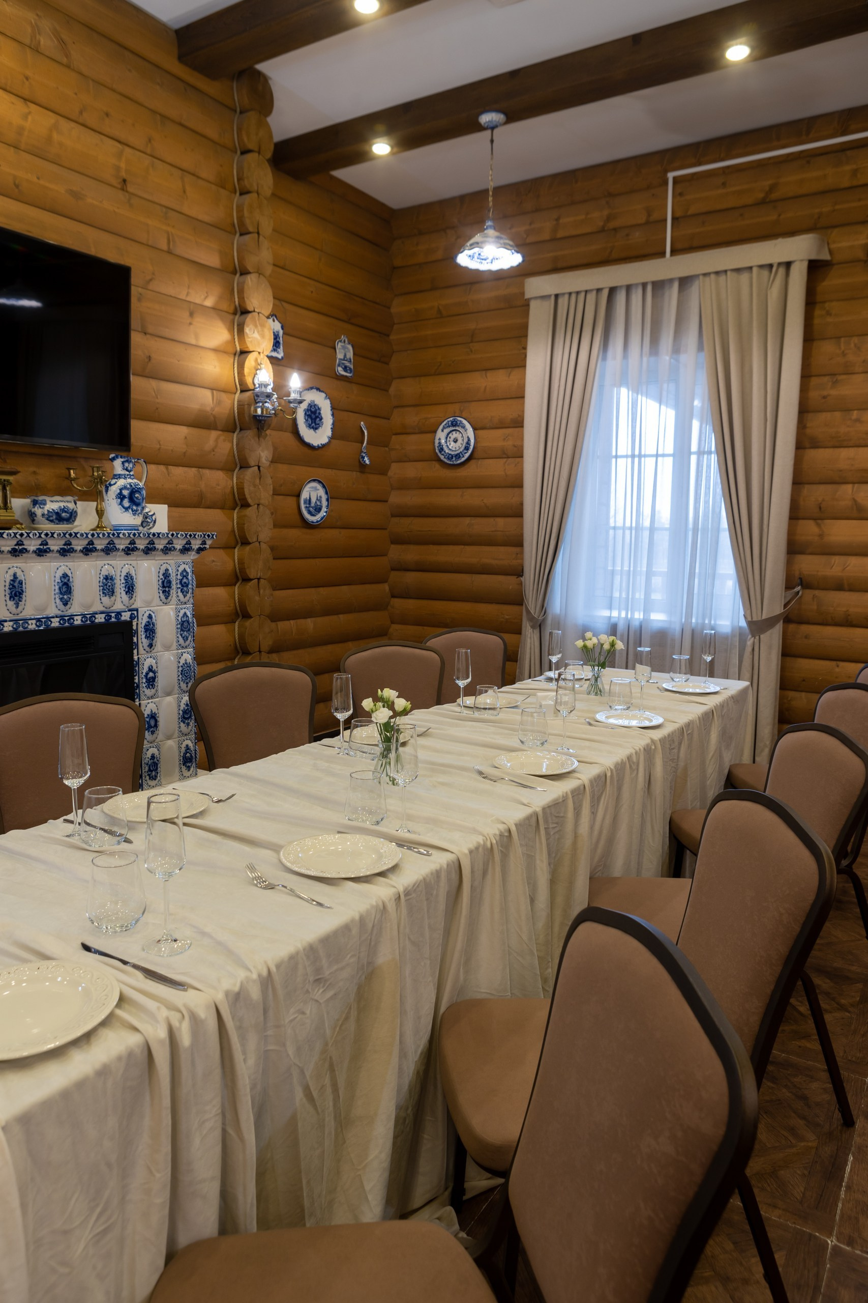 Банкетный зал «Гжель», ресторана «Дача ". Фотограф в Оренбурге. Профессиональный фотограф