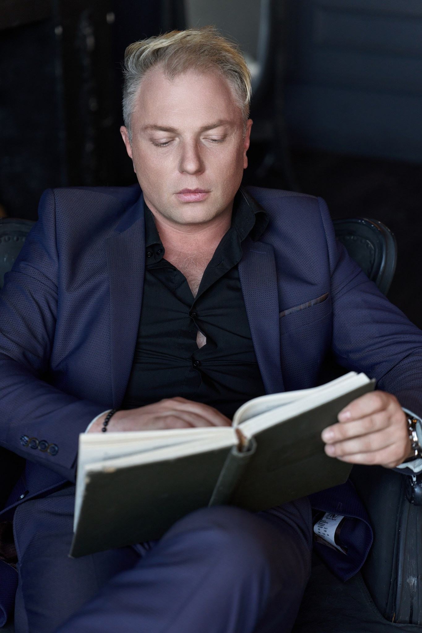 Фотосессия Ильи в интерьерах фотостудии