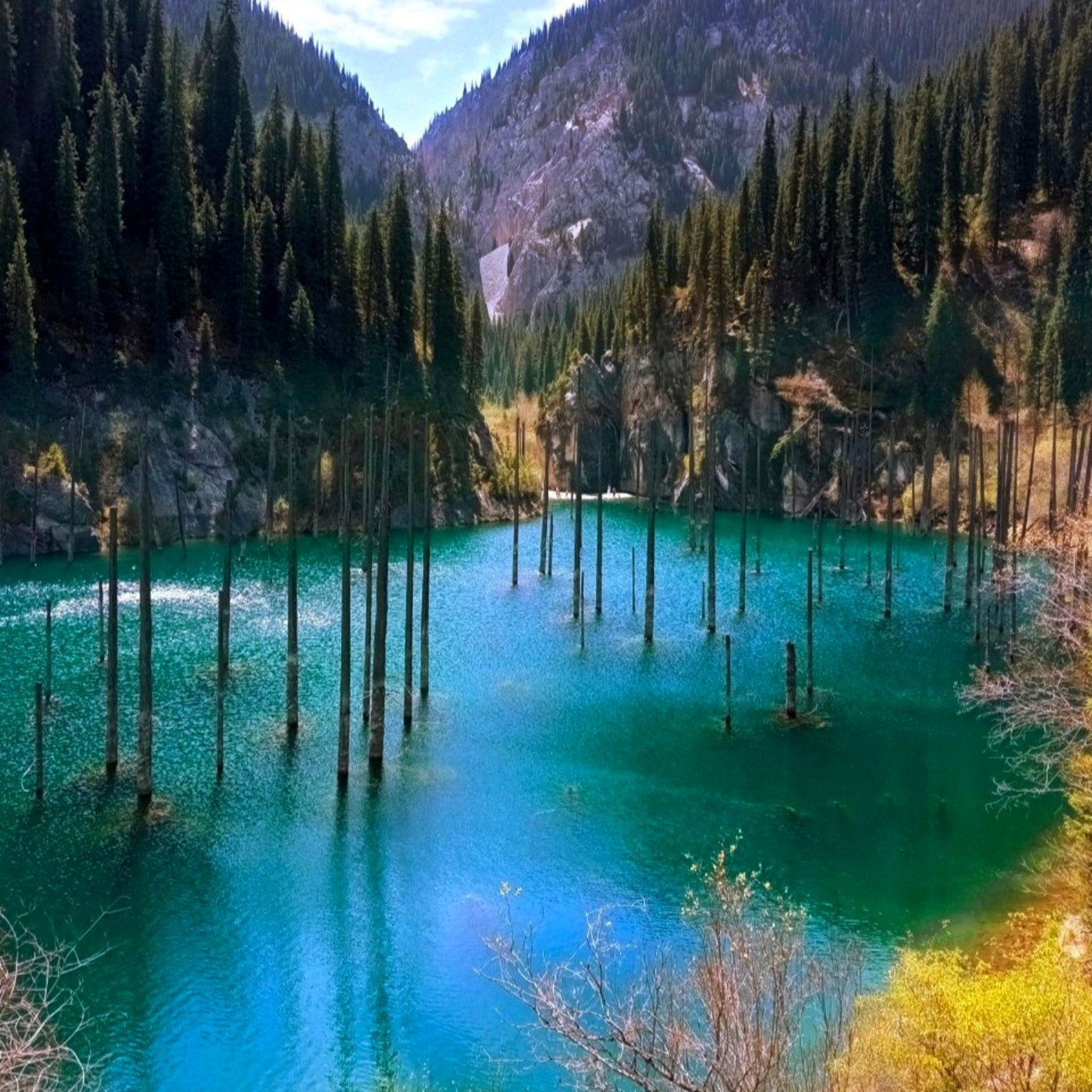 Melon Travel в Алматы: экскурсии и джип туры в Чарынский каньон, озера Каинды, Кольсай, Иссык, национальный парк Алтын Эмель