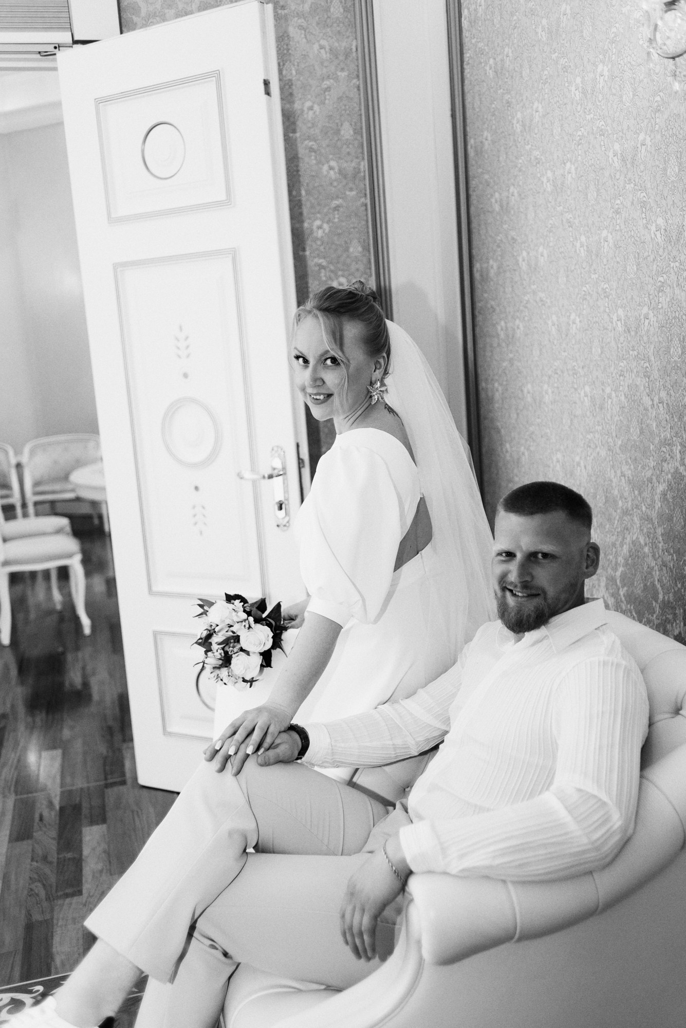 Свадебный фотограф в Тюмени — Фотосессия Павла и Марии на Набережной. Портретный фотограф Тюмень Дарья Мустафина