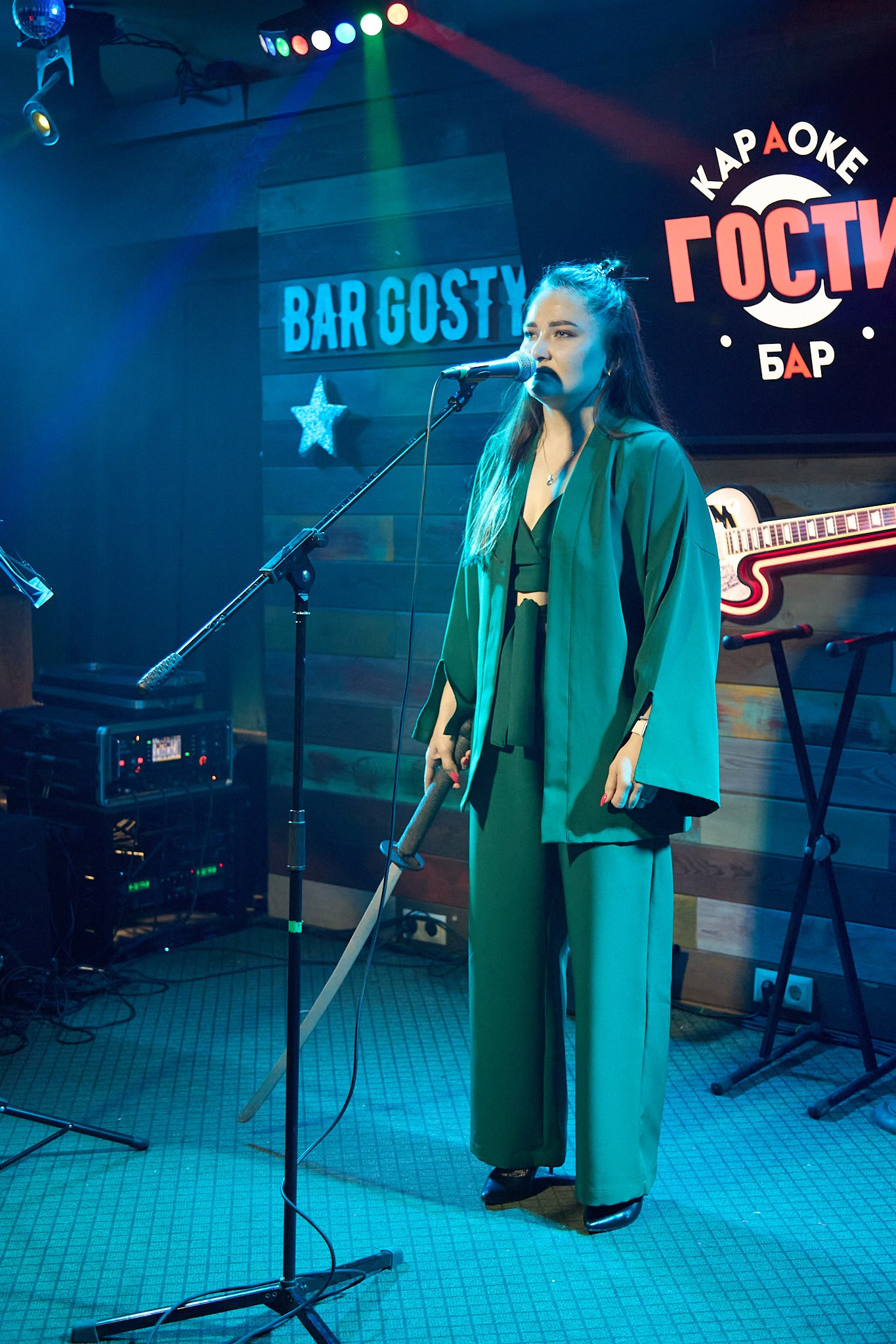 Концерт в баре «Гости». Фотограф Омск | Александр Вандеров