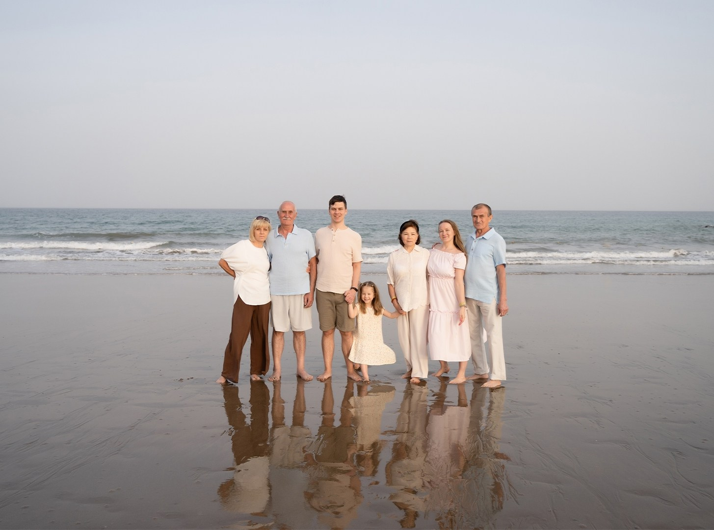 Family photographer in abu dhabi dubai sharjah fujeirah