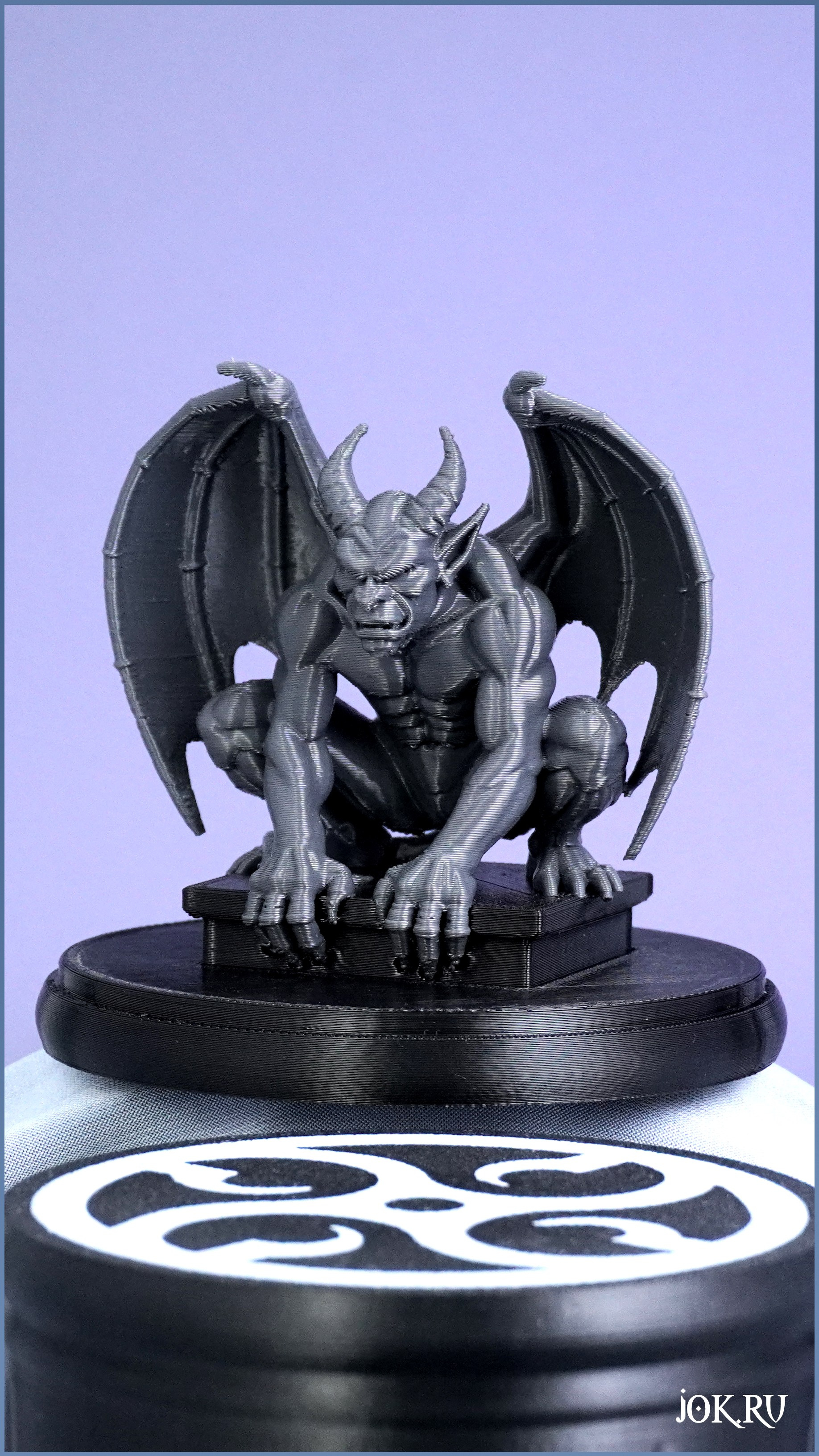 Сувенир в стиле готики — 3D‑печатная фигурка горгульи с магнитным основанием.