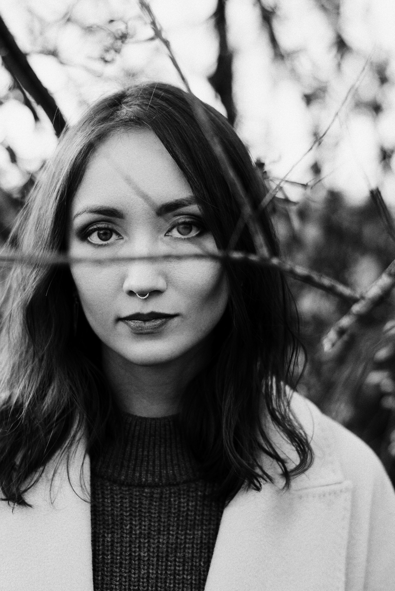 Женская фотосессия в лесу. Атмосферный портрет.