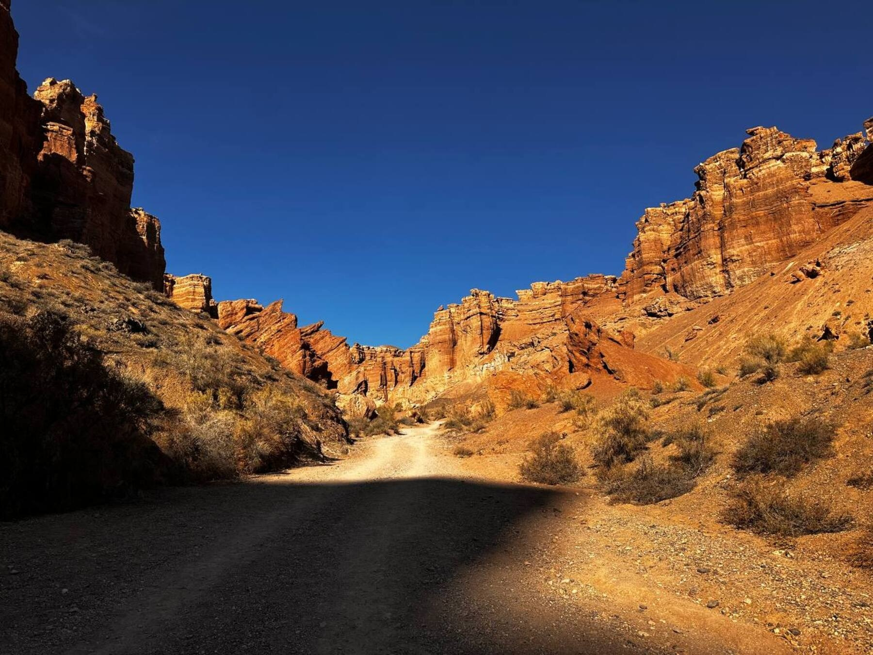 Экскурсия и тур на озеро Кольсай, Чарынский каньон и Черный каньон из Алматы за 1 день