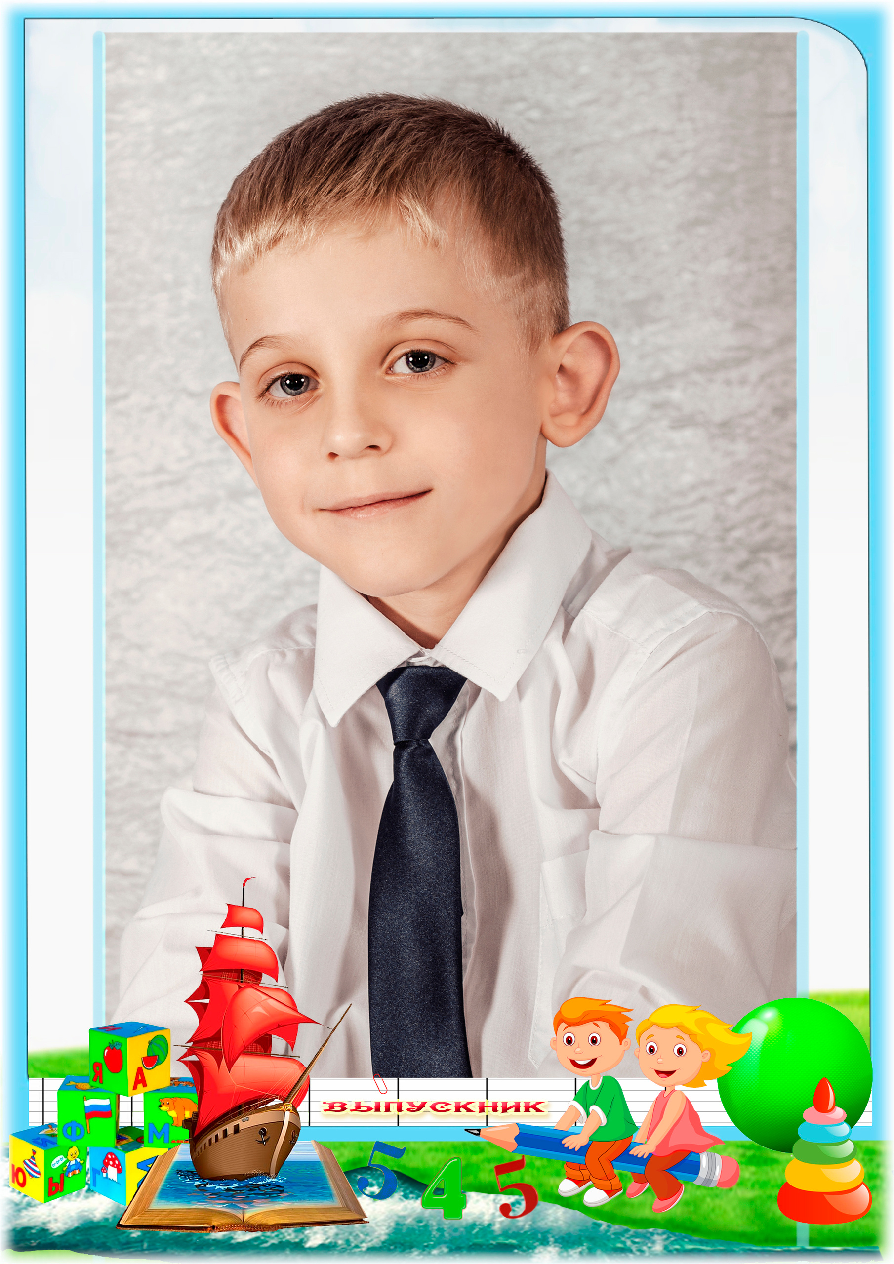 Портрет мальчика - выпускника детского сада в белой рубашке в синем галстуке.