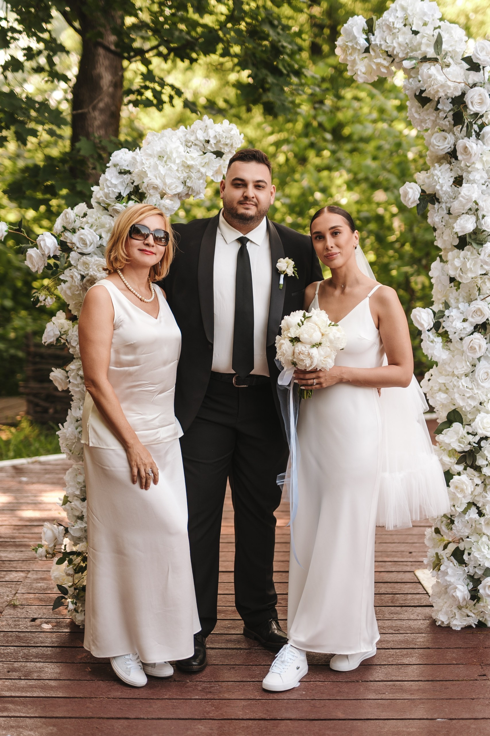 Свадьба 7 июня 2026 года — фотосессия, ЗАГС и банкет в шатре «Под облаками» в Нагаево с ведущим Артуром Ильясовым