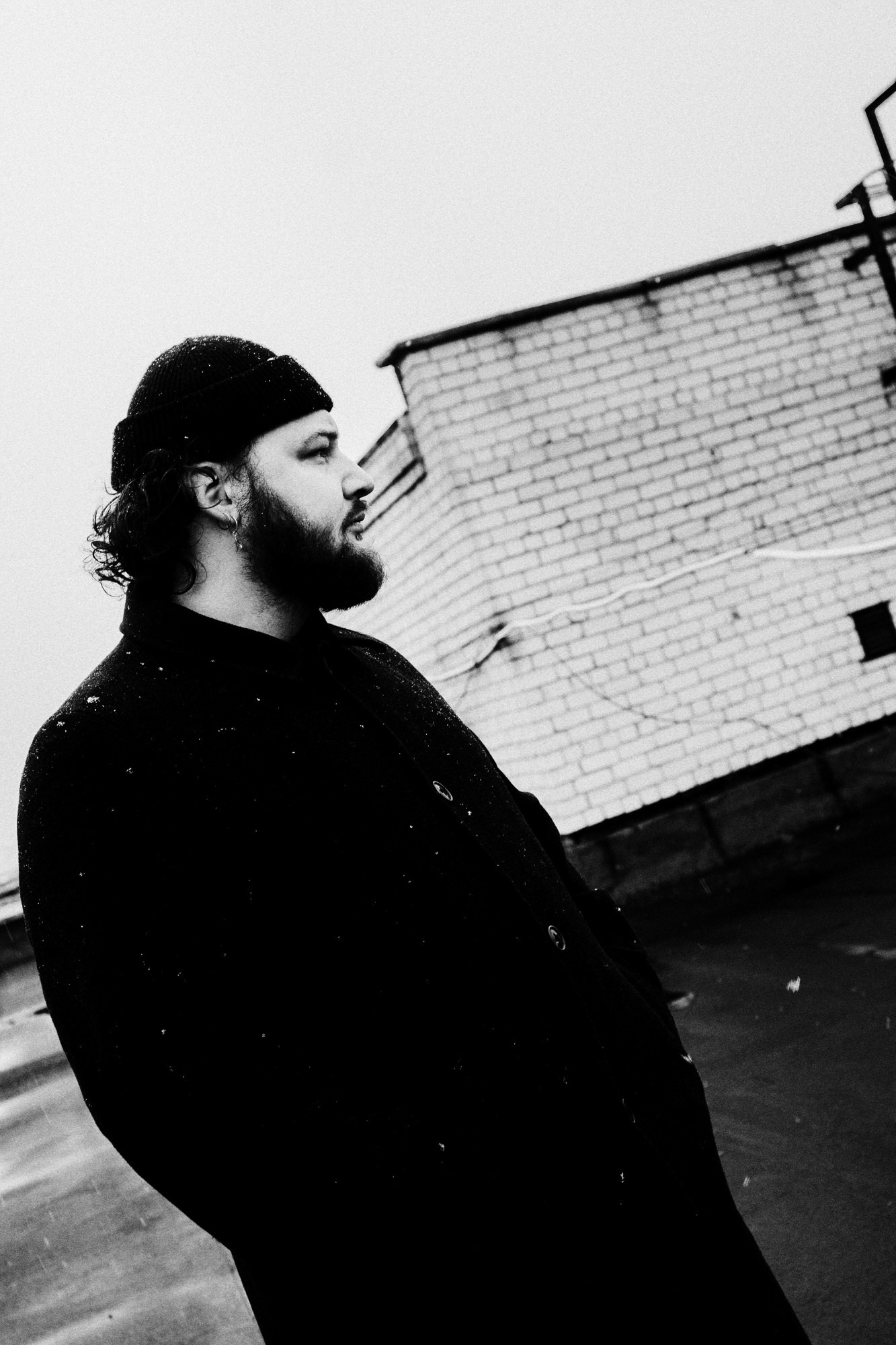 Мужской портрет на крыше в Тюмени Дарья Мустафина. Портретный фотограф Тюмень Дарья Мустафина