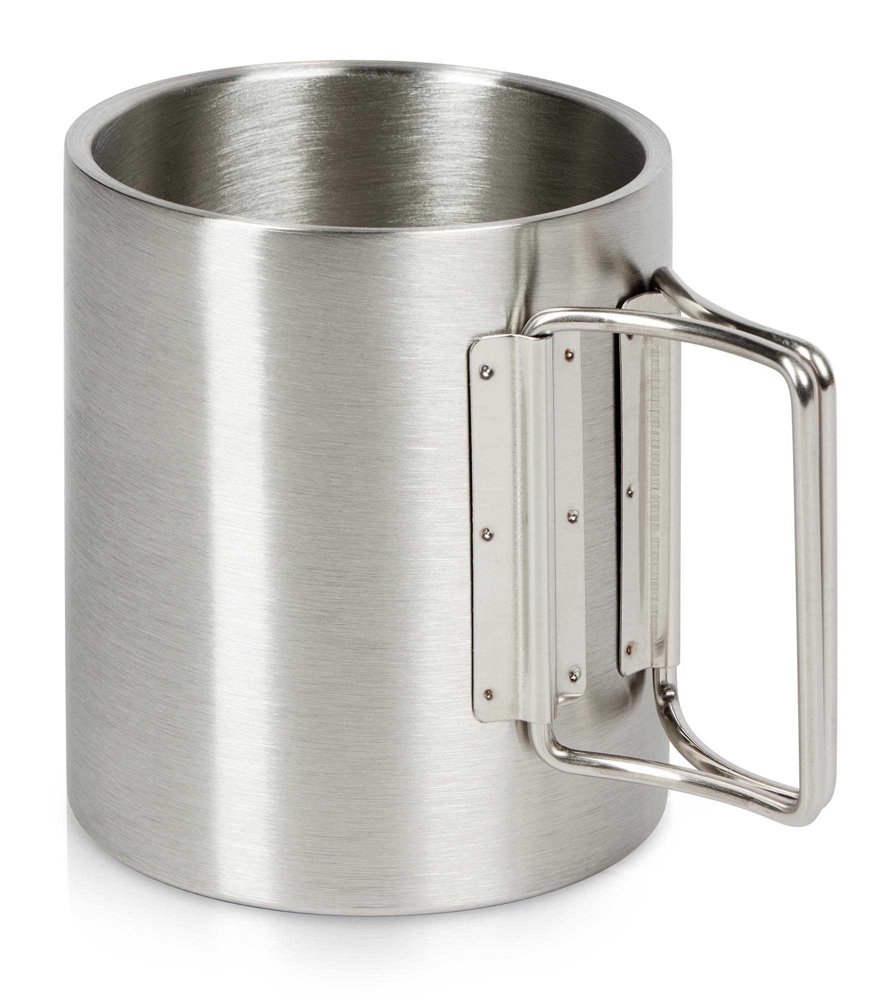 Съемка металлической посуды на белом фоне