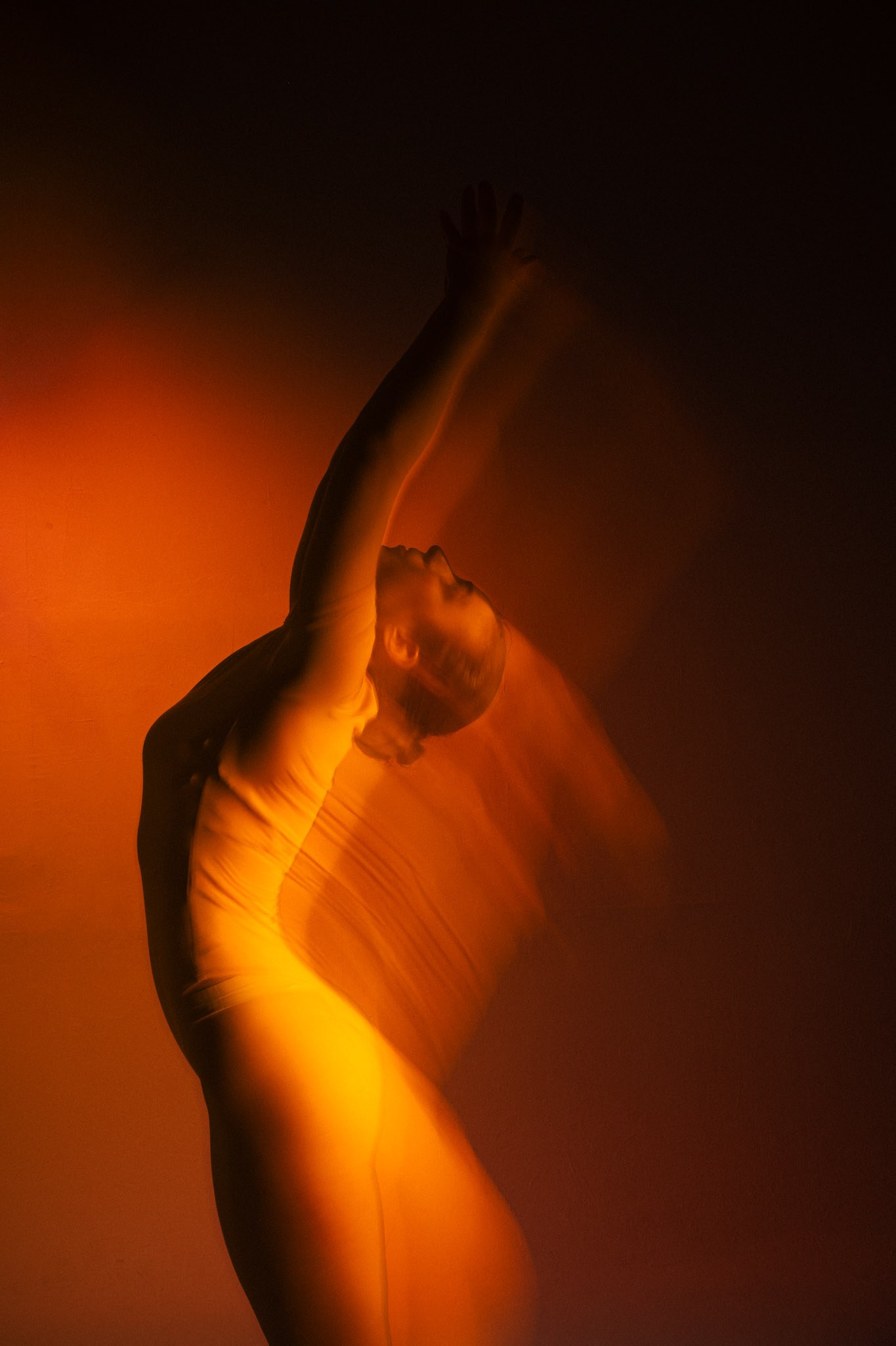 Works. Фотограф с цветным светом и оператор в Москве | Лиля Кичигина