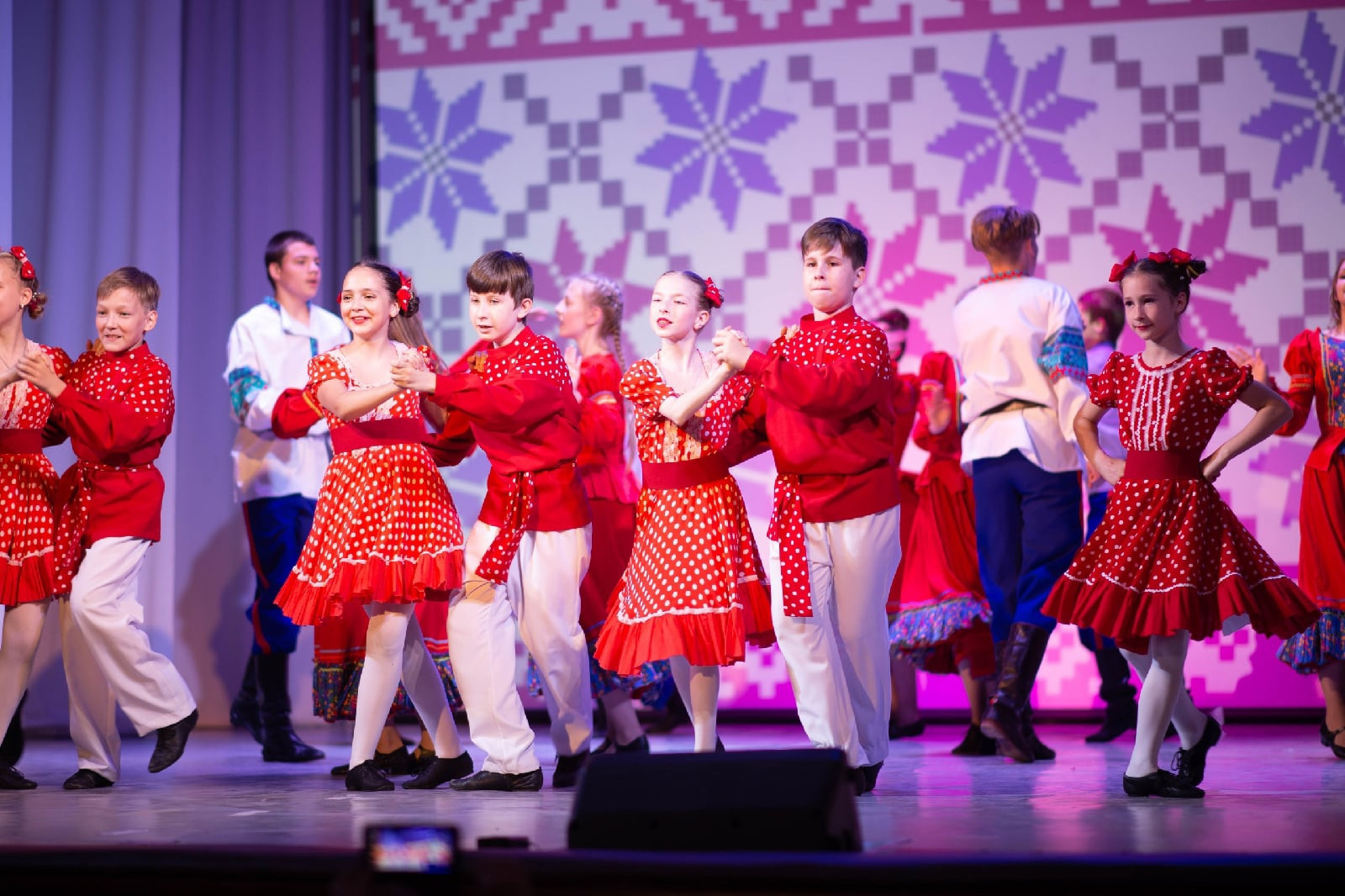 НАРОДНЫЙ АНСАМБЛЬ ТАНЦА. Дворец Культуры г. Заволжья