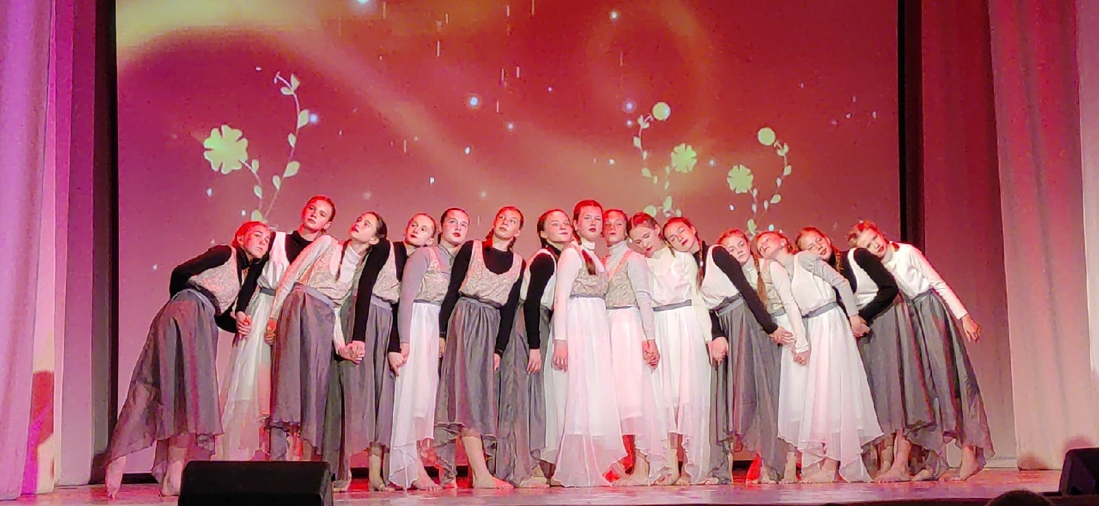 НАРОДНЫЙ АНСАМБЛЬ ТАНЦА. Дворец Культуры г. Заволжья