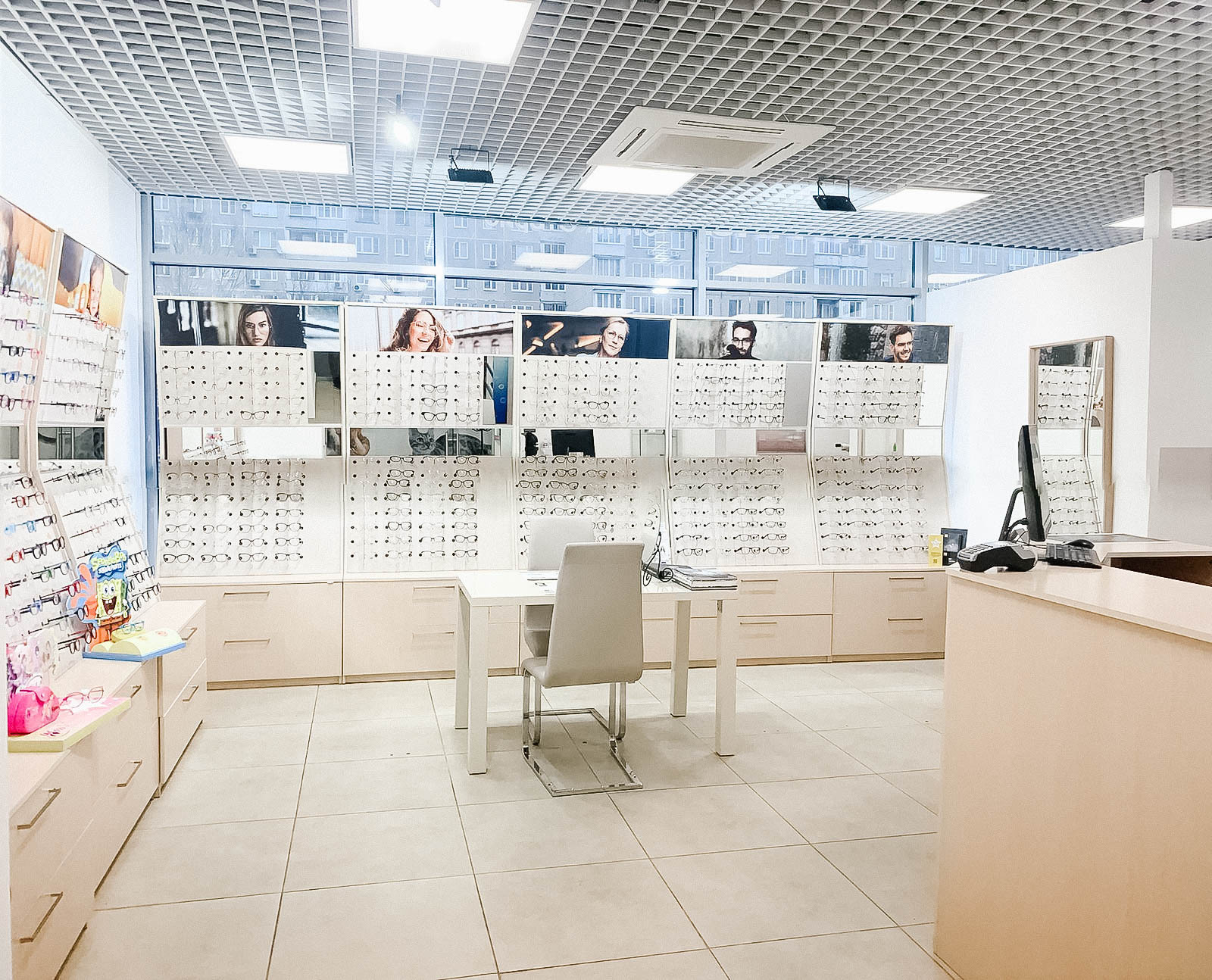 Заказать очки. Оптика для всей семьи Оптик Сторис в Москве