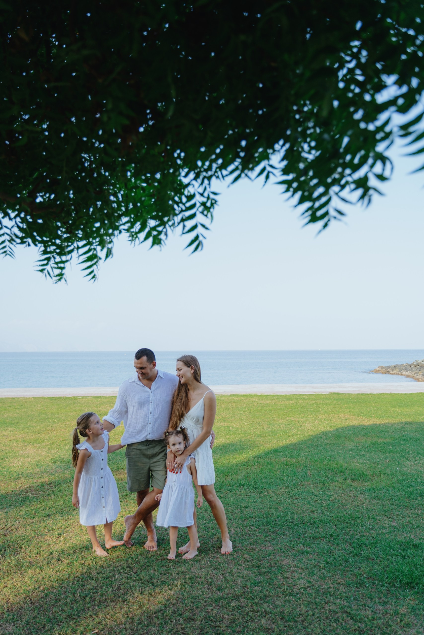 Family photographer in abu dhabi dubai sharjah fujeirah