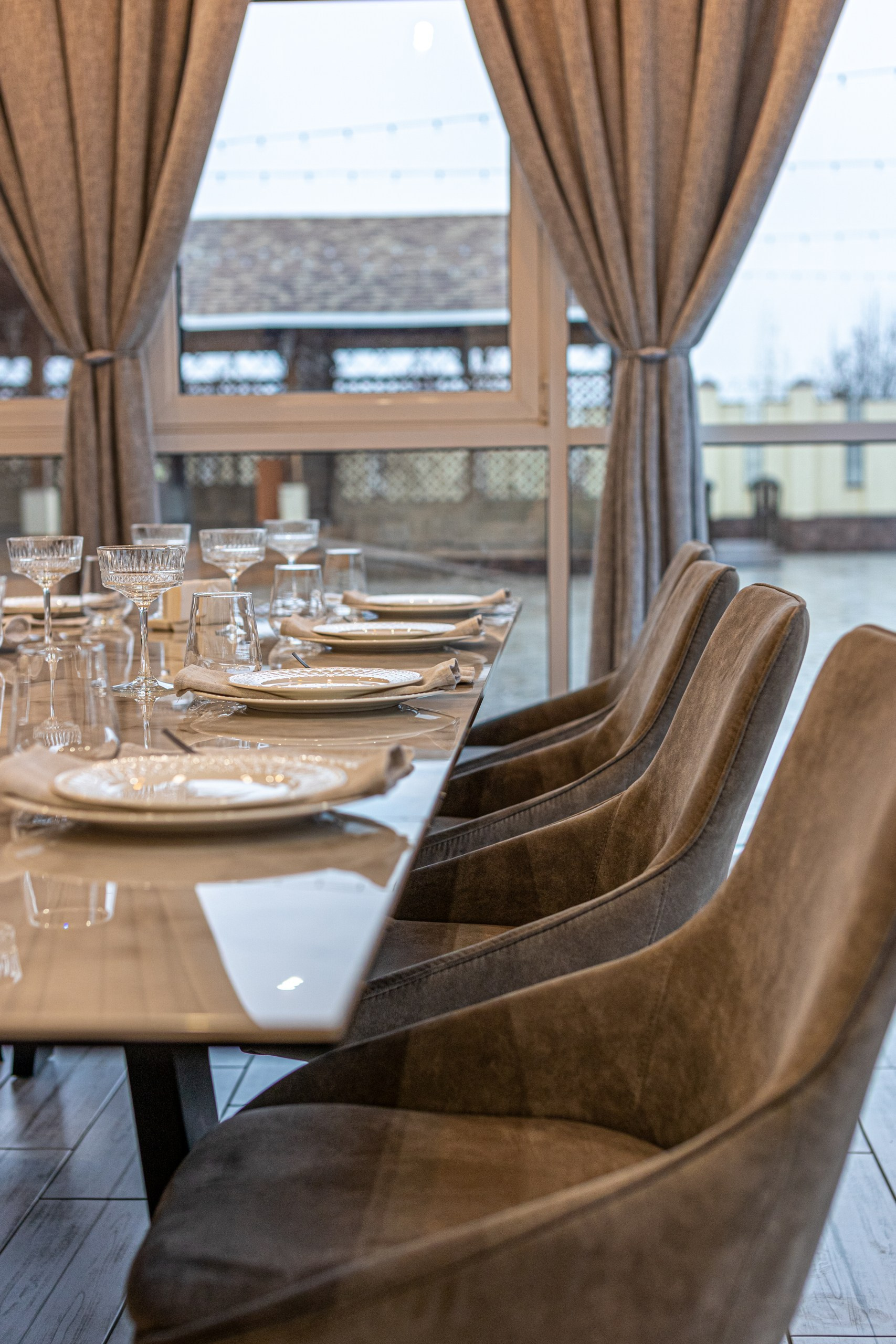 Банкетный зал ресторана «Дача». Фотограф в Оренбурге. Профессиональный фотограф