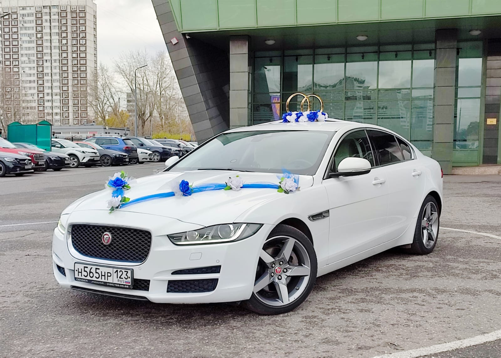 Аренда ягуар на свадьбу. Минивен на свадьбу. Праздничное агентство ПИОН