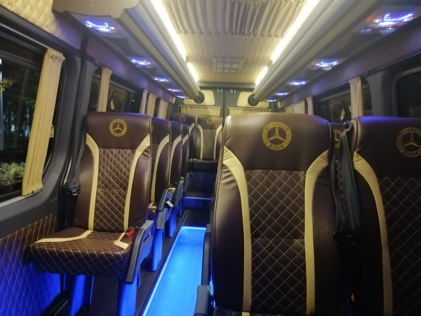 Аренда ягуар на свадьбу. Минивен на свадьбу. Праздничное агентство ПИОН