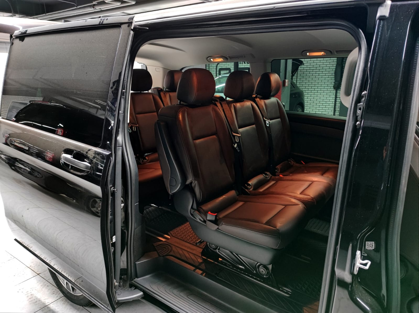 Аренда ягуар на свадьбу. Минивен на свадьбу. Праздничное агентство ПИОН