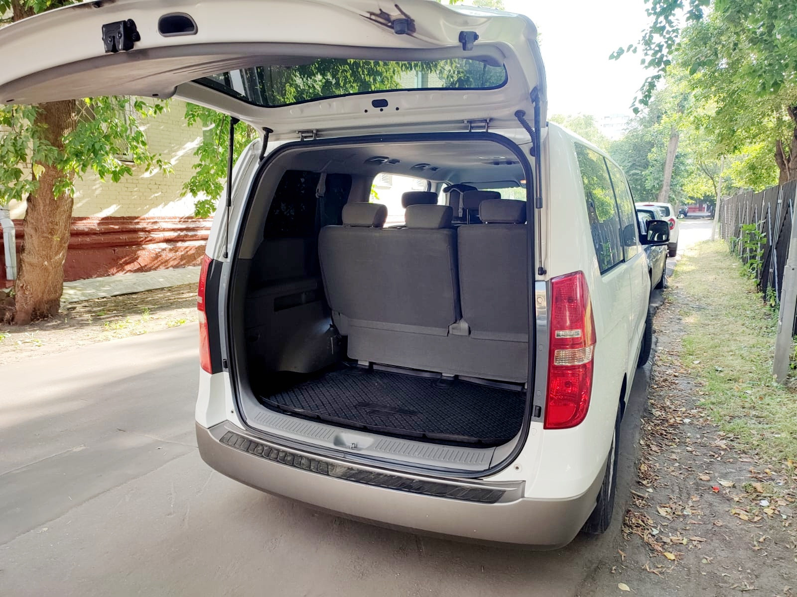 Аренда ягуар на свадьбу. Минивен на свадьбу. Праздничное агентство ПИОН