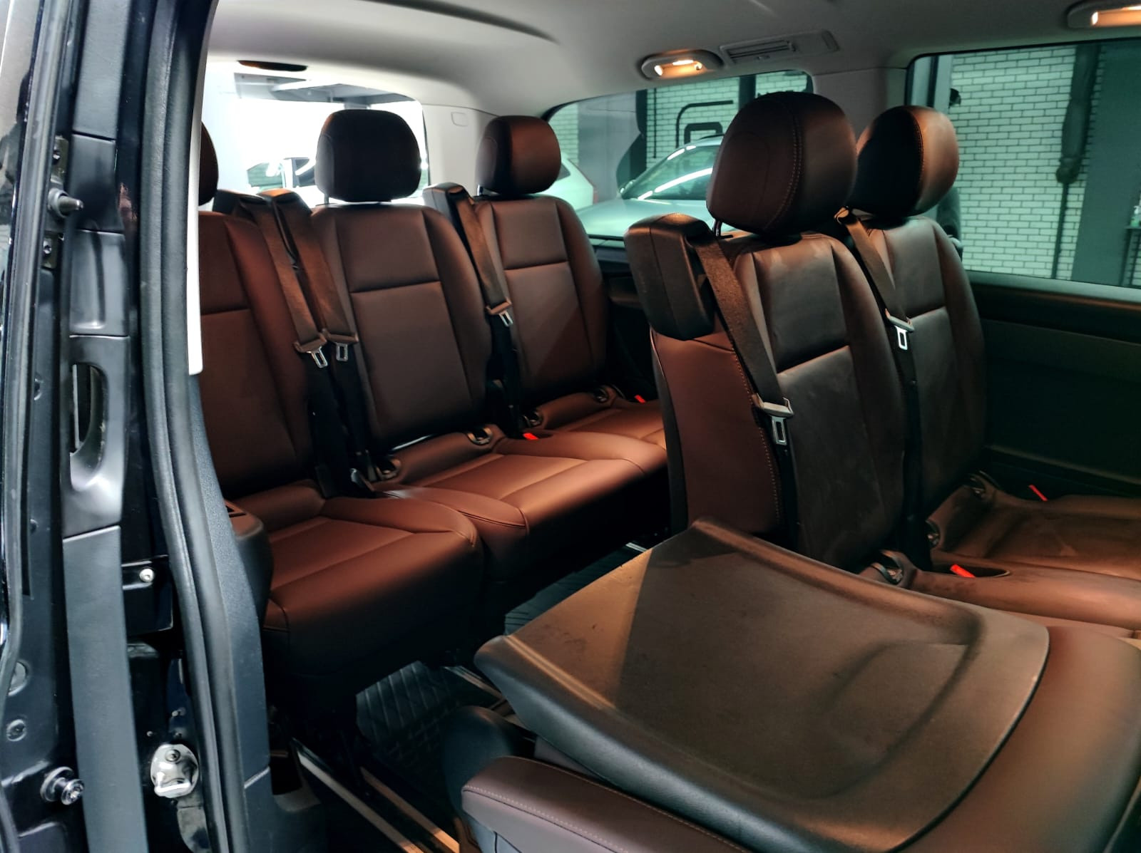 Аренда ягуар на свадьбу. Минивен на свадьбу. Праздничное агентство ПИОН