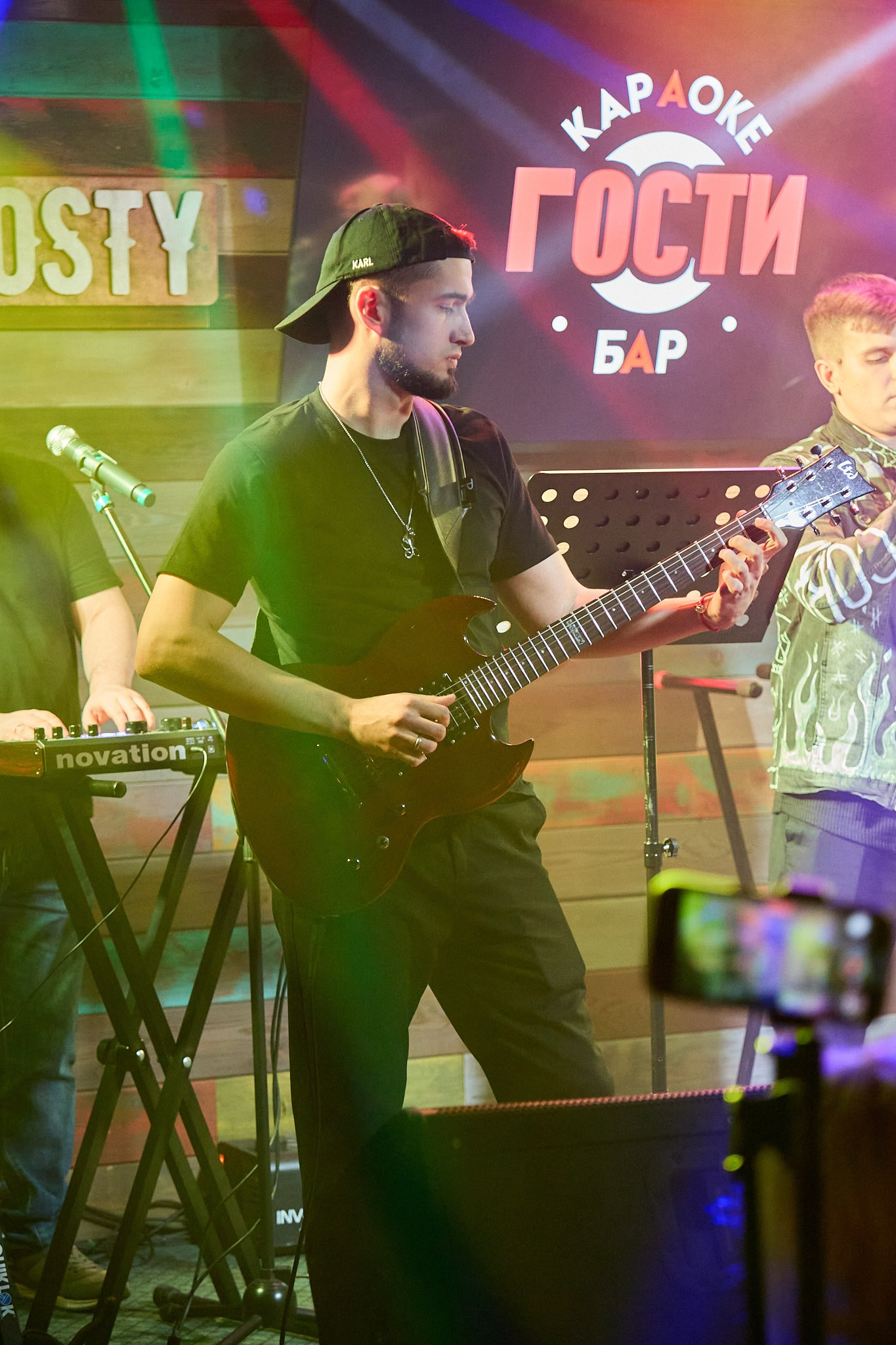 Концерт в баре «Гости». Фотограф Омск | Александр Вандеров