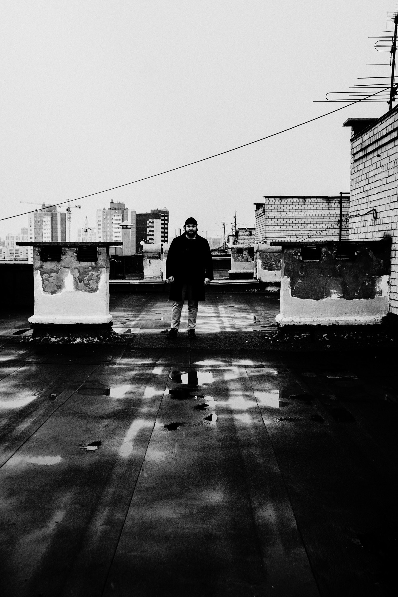 Мужской портрет на крыше в Тюмени Дарья Мустафина. Портретный фотограф Тюмень Дарья Мустафина