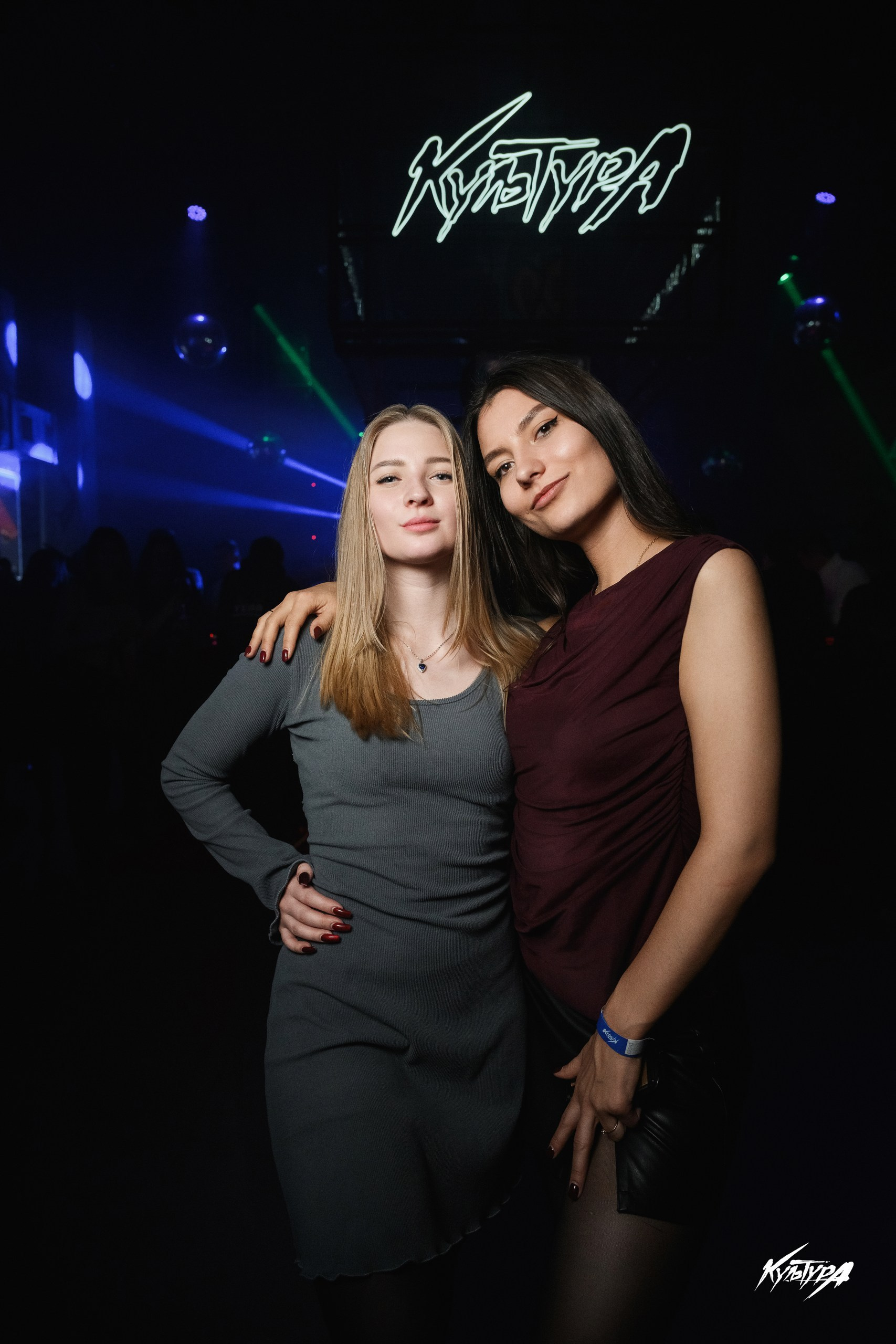 Фотосъемка в ночном клубе Петропавловска-Камчатского. Репортажная съемка вечеринки в клубе Петропавловска-Камчатского. Профессиональная съемка ночных клубов в Петропавловске-Камчатском. Яркие эмоции и живая атмосфера ночного клуба на фото в Петропавловске-Камчатском. Стоимость репортажной съемки в ночном клубе Петропавловска-Камчатского.