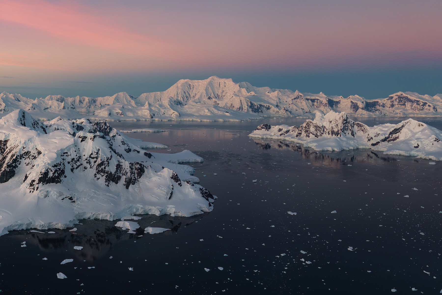 Антарктида, остров Брайд, остров Лемер и остров Винке