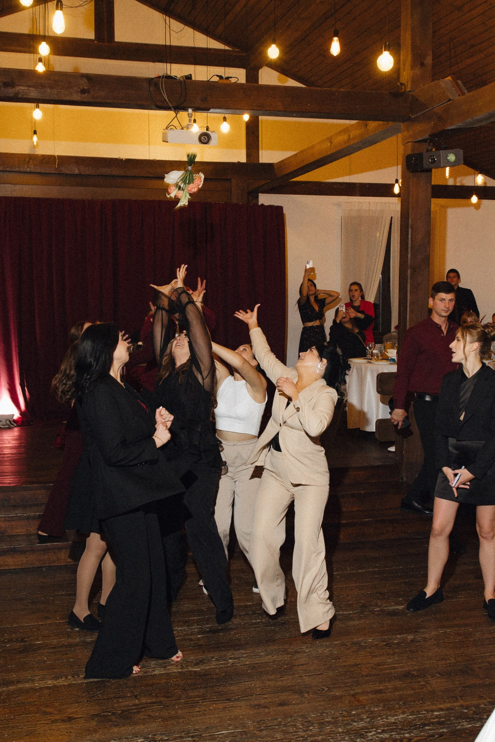 Загородная свадьба Влада и Натальи в цвете Марсала. Главная