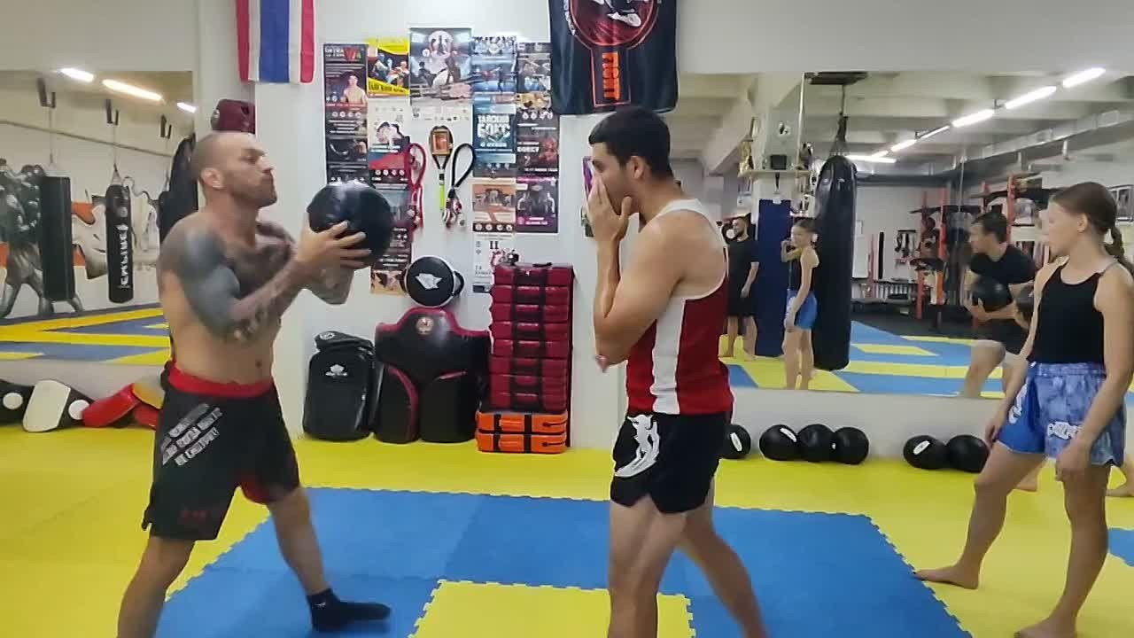 Клуб единоборств, тайского бокса и джиу-джитсу KLETKA