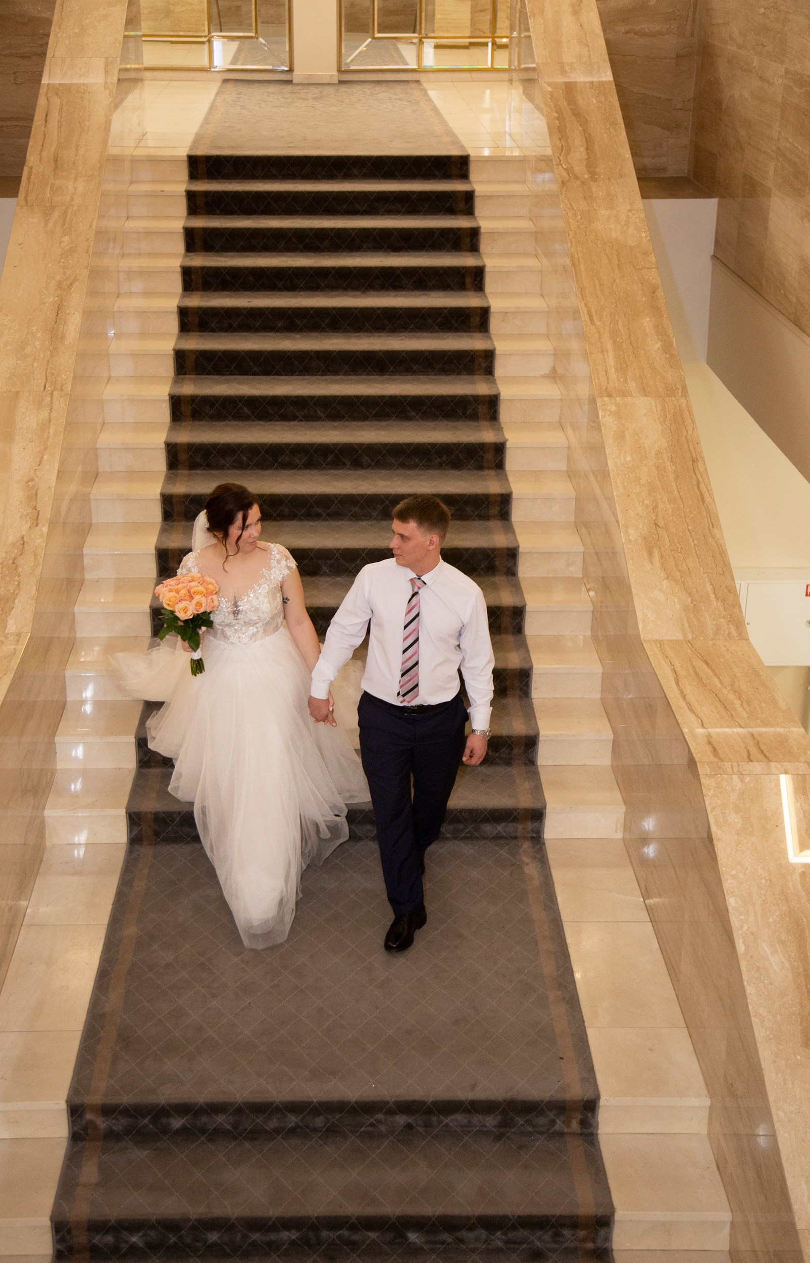 Свадебная фотосессия Андрея и Алины в Савеловском ЗАГСе. Фотосессия в студии в Москве от профессионального фотографа услуги по доступным ценам