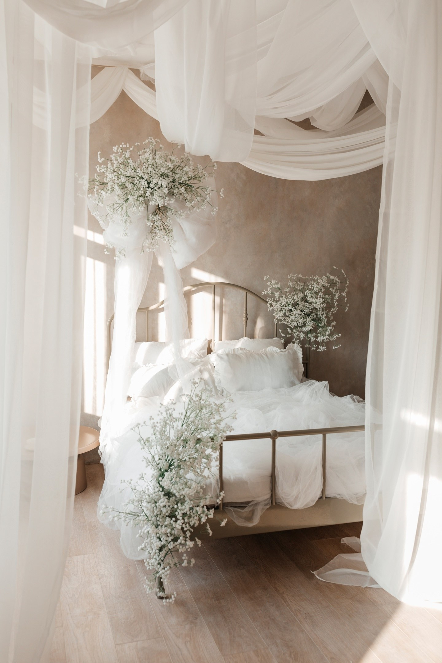 Фотостудии Севастополя. Лучшие фотостудии Севастополя. Фото интерьера фотостудий. Актуальные фото фотостудий Севастополя. Профессиональная фотосъемка в Крыму. Натуральные эмоции и живые кадры. Забронируйте дату прямо сейчас!