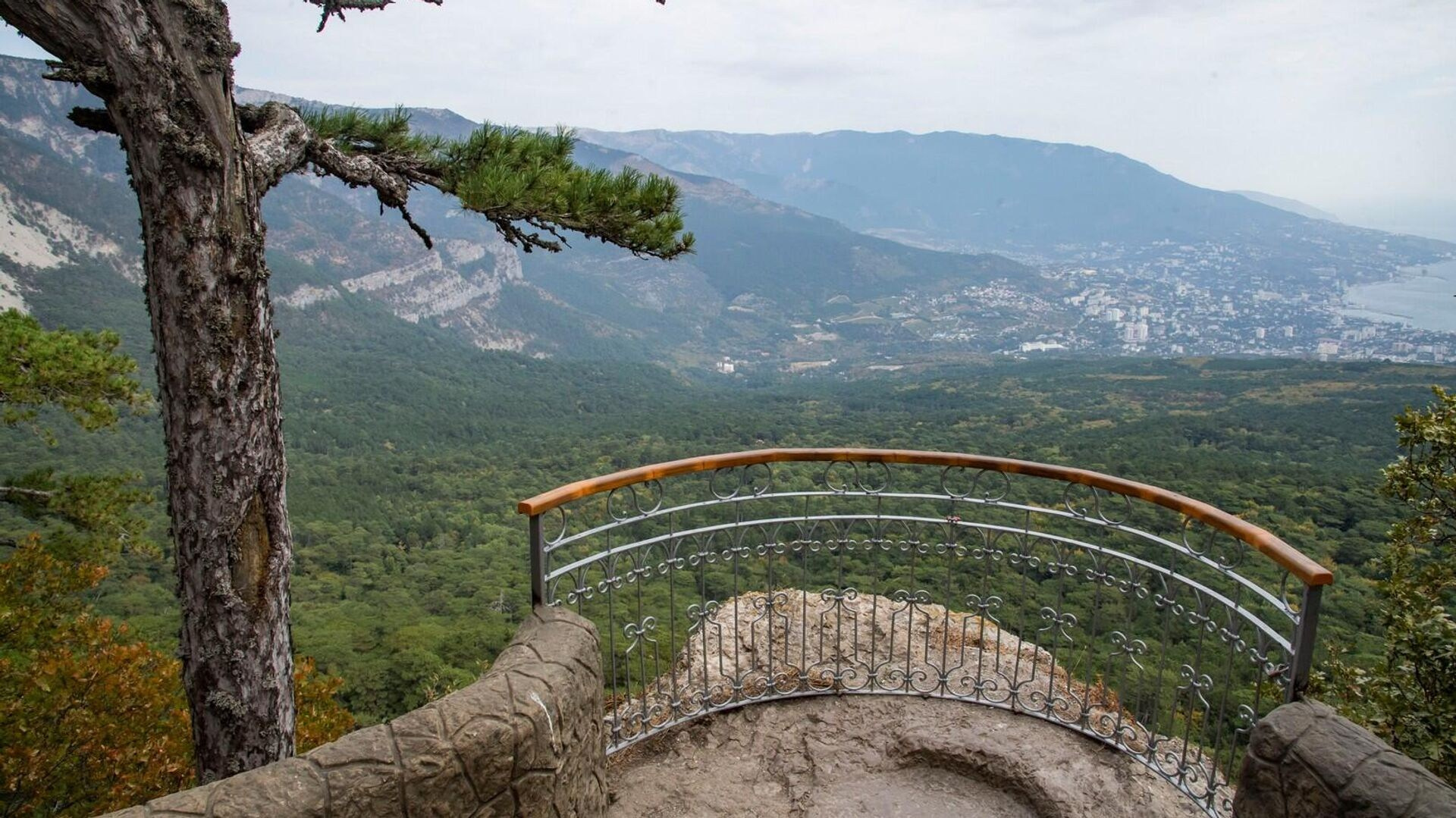 Локации для фотосессии в Ялте. Профессиональная фотосъемка в Крыму. Натуральные эмоции и живые кадры. Забронируйте дату прямо сейчас!